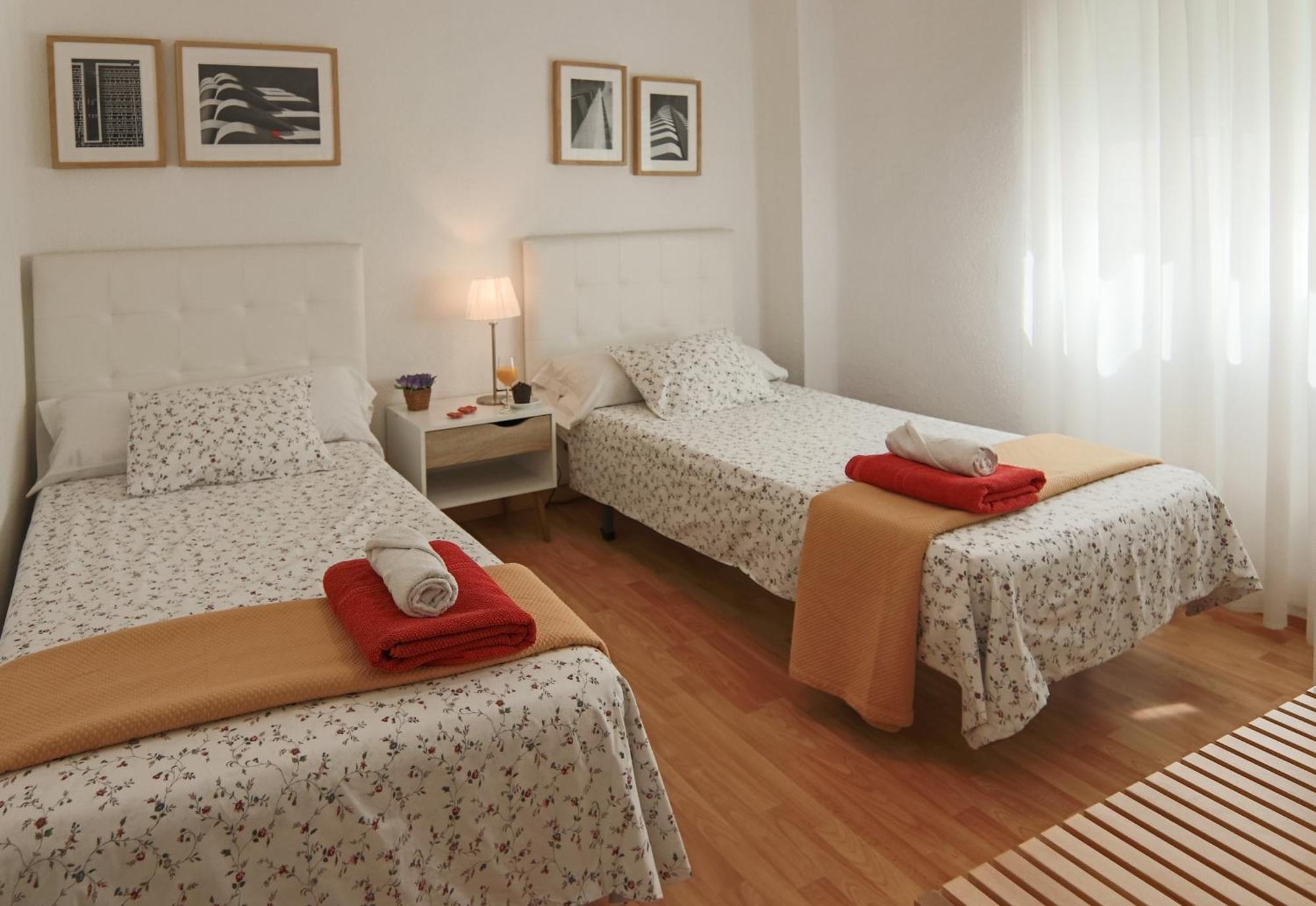 Luminoso. Comodo. Acogedor. Wifi. Junto A Ave Apartment Valencia