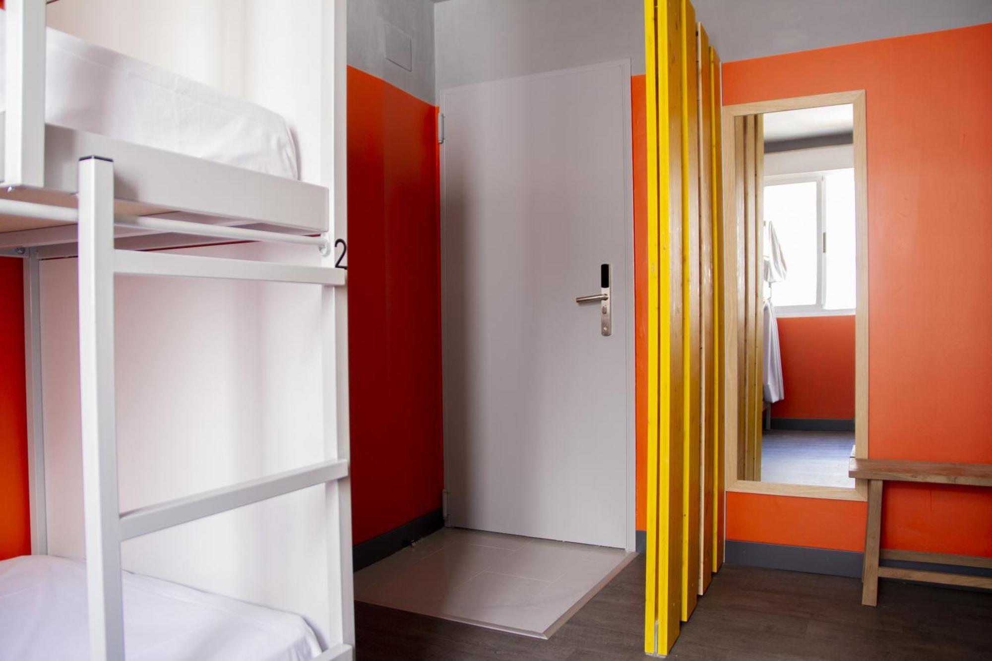 Room00 Hostel