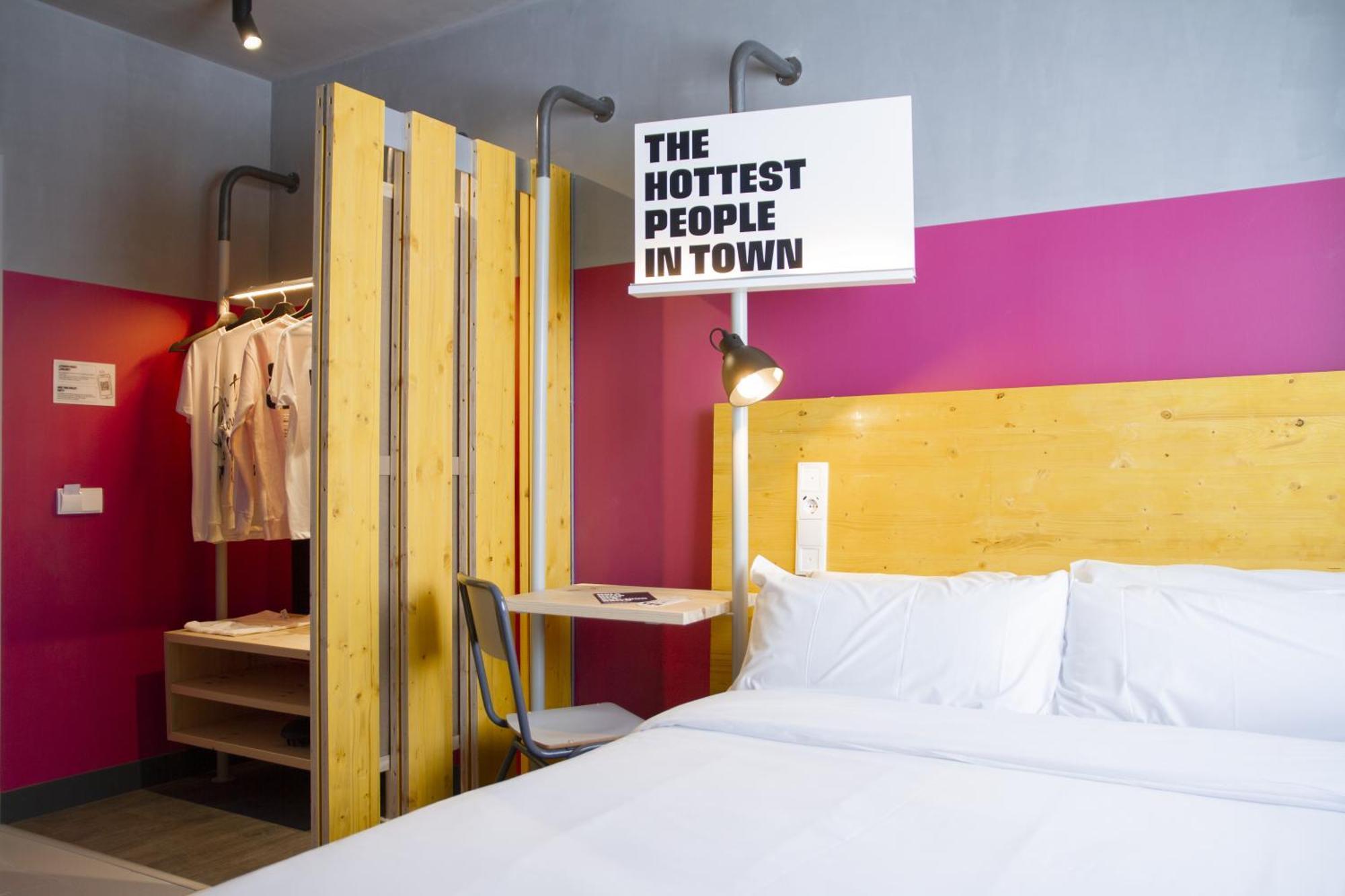 Room00 Hostel *