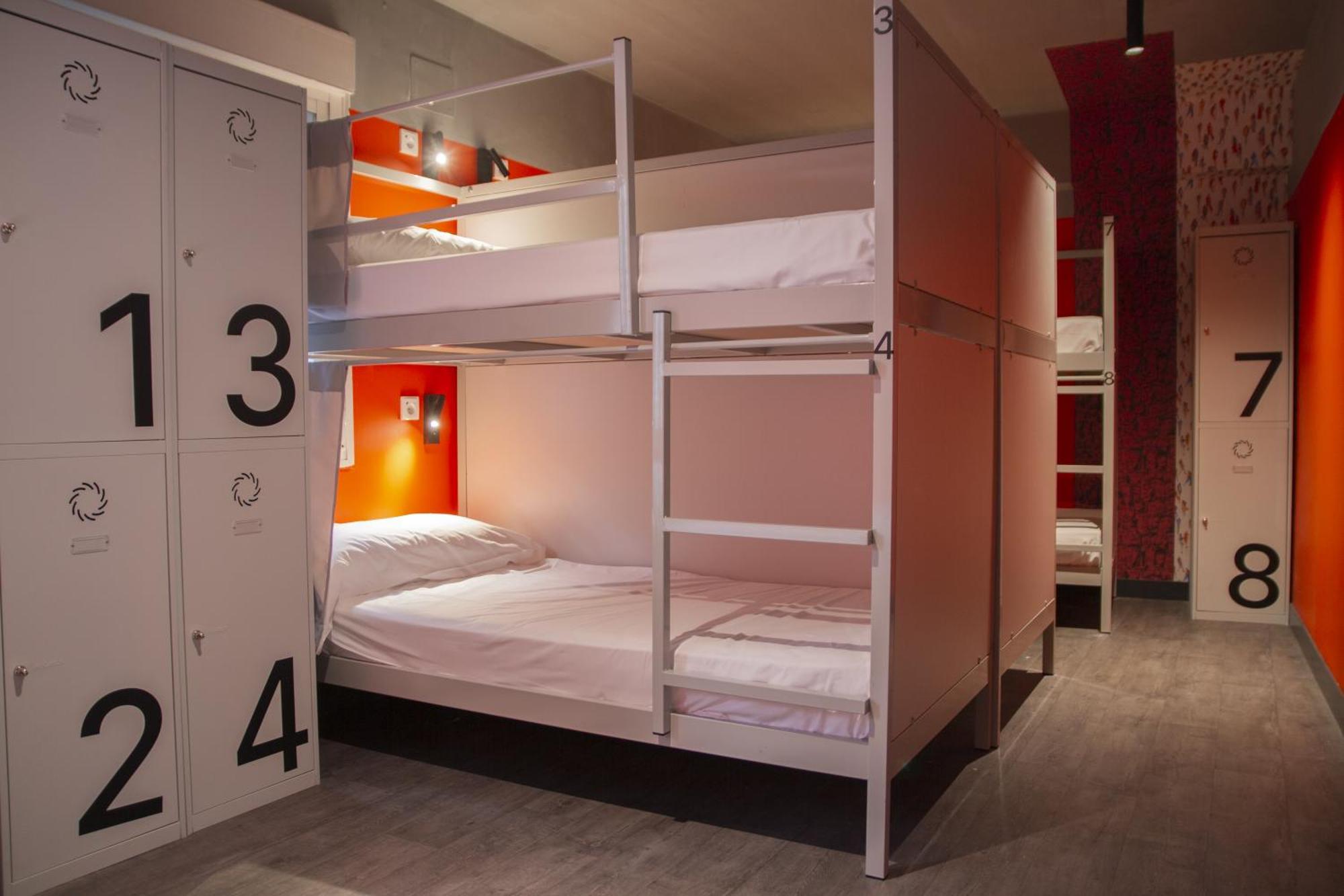 Hostel Room00 *