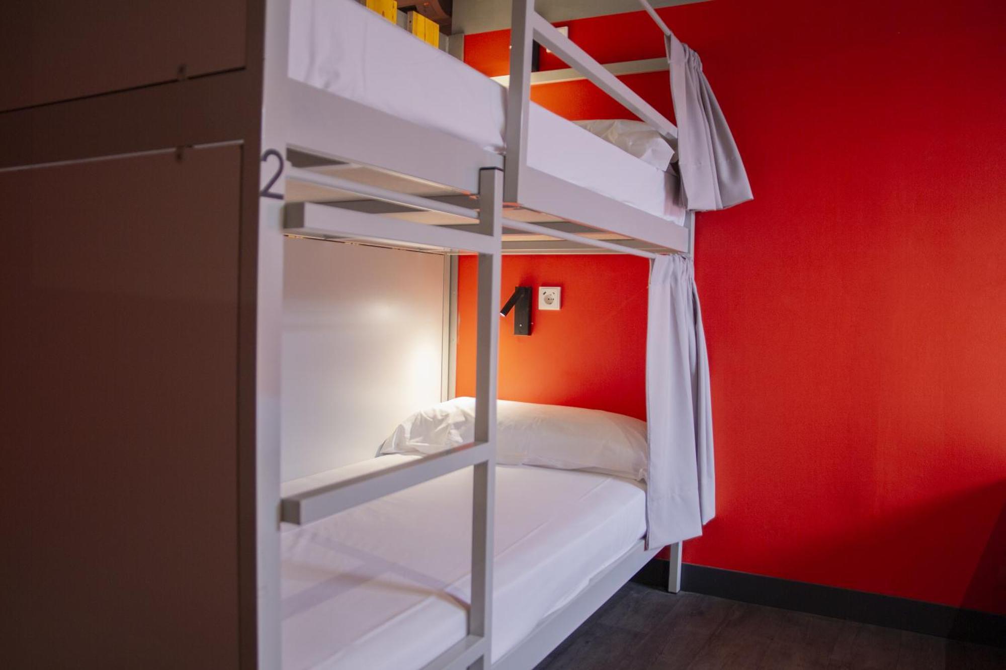 Room00 Hostel