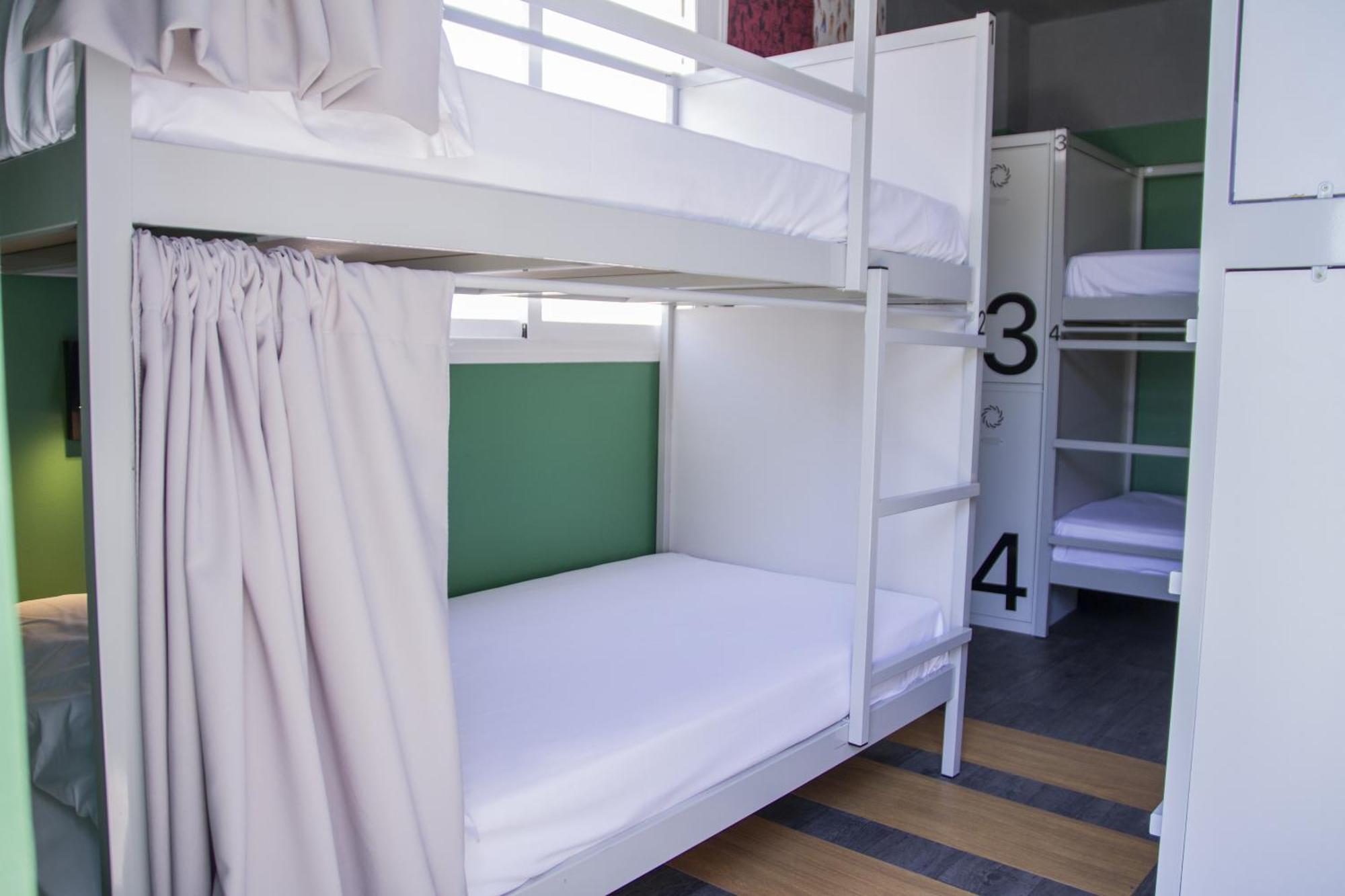 Room00