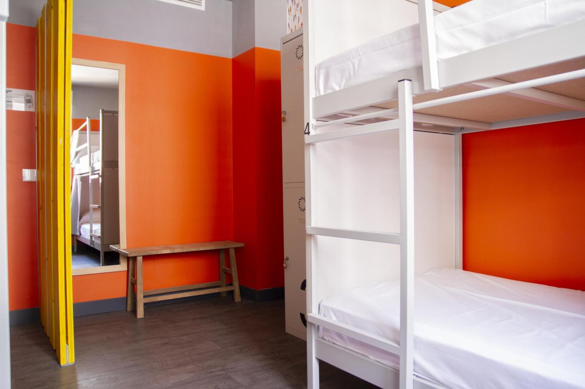 Room00 Hostel *