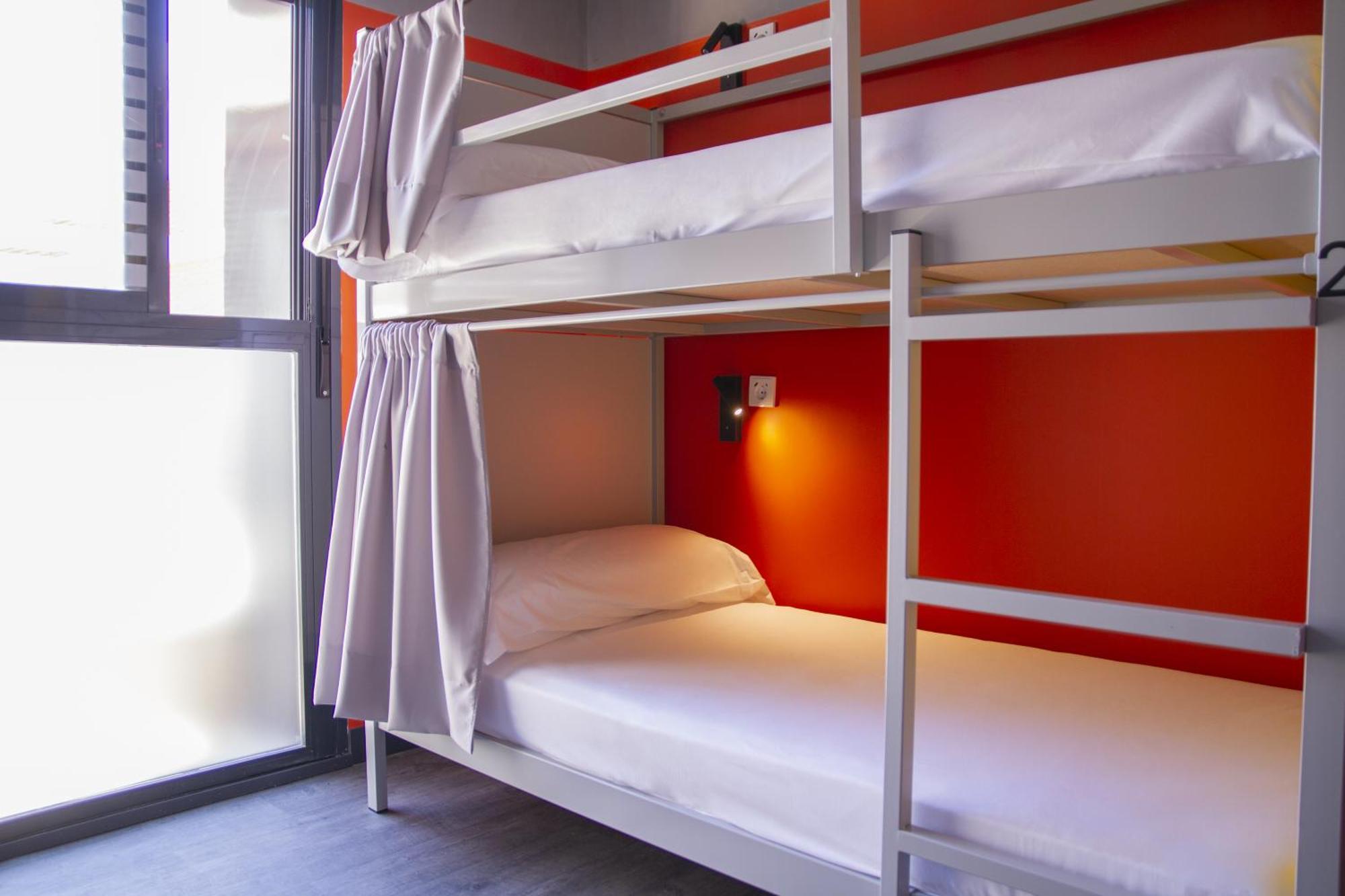 Room00 Hostel