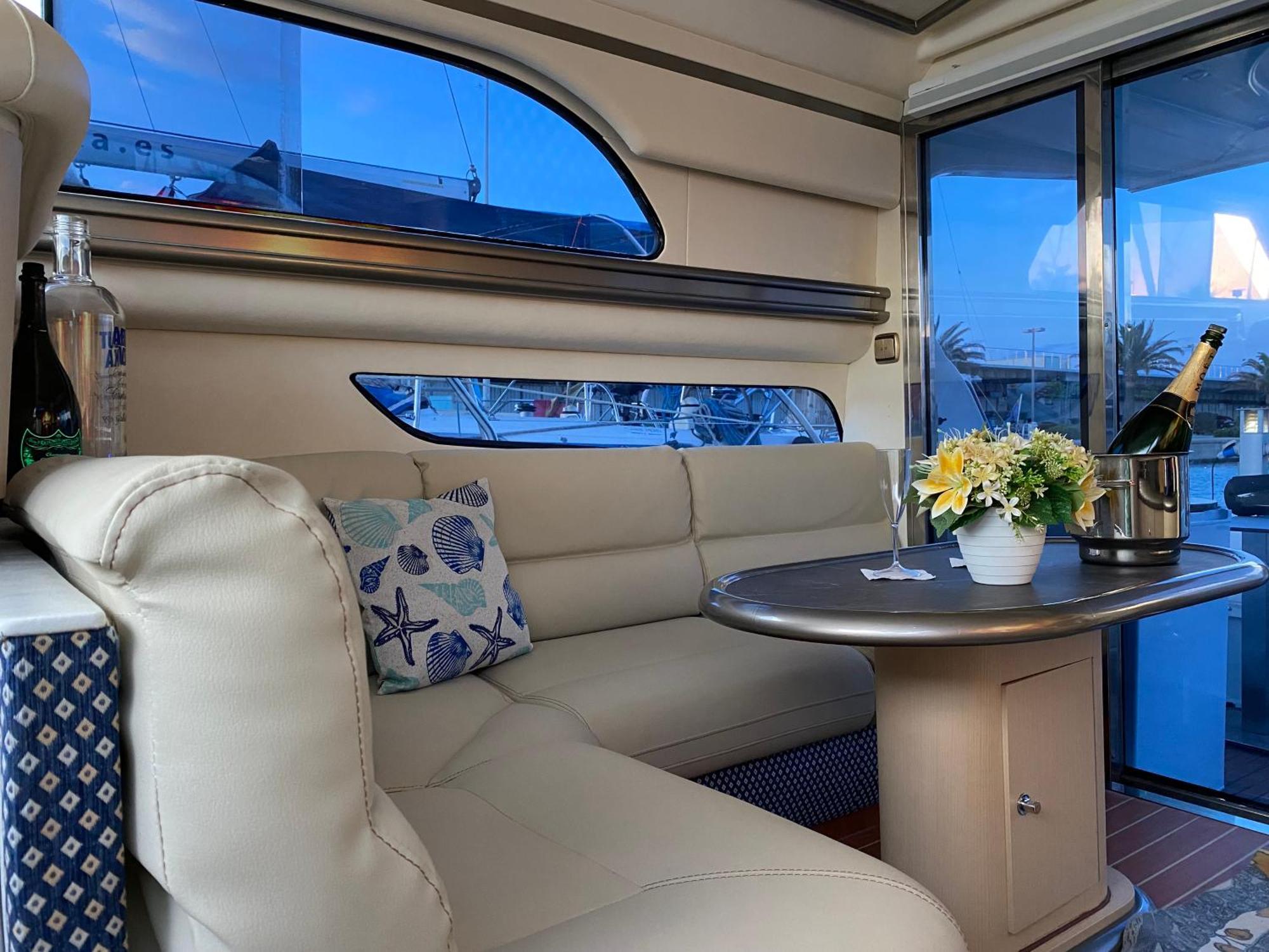 Botel The Yacht Experience