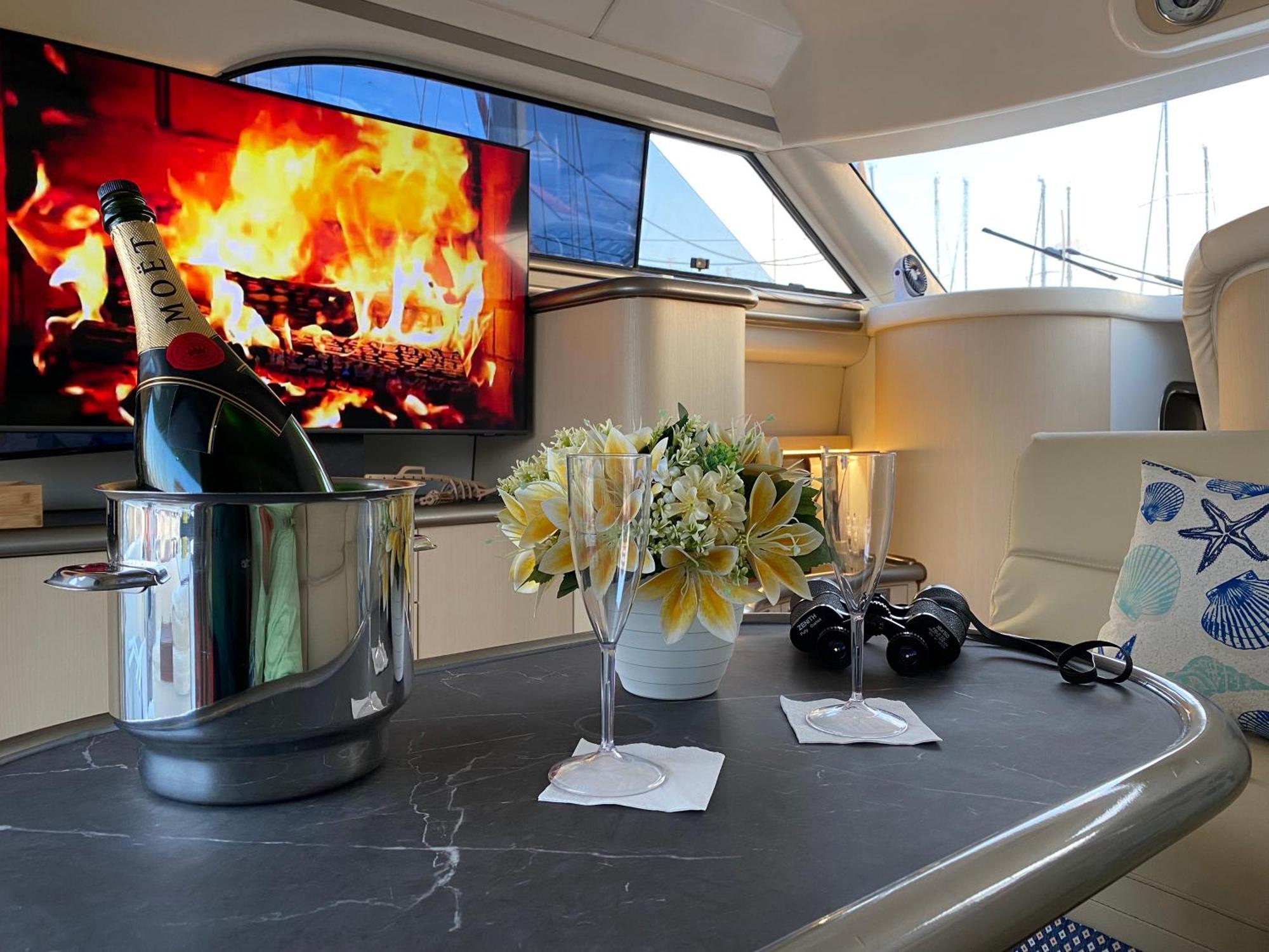 The Yacht Experience Botel *