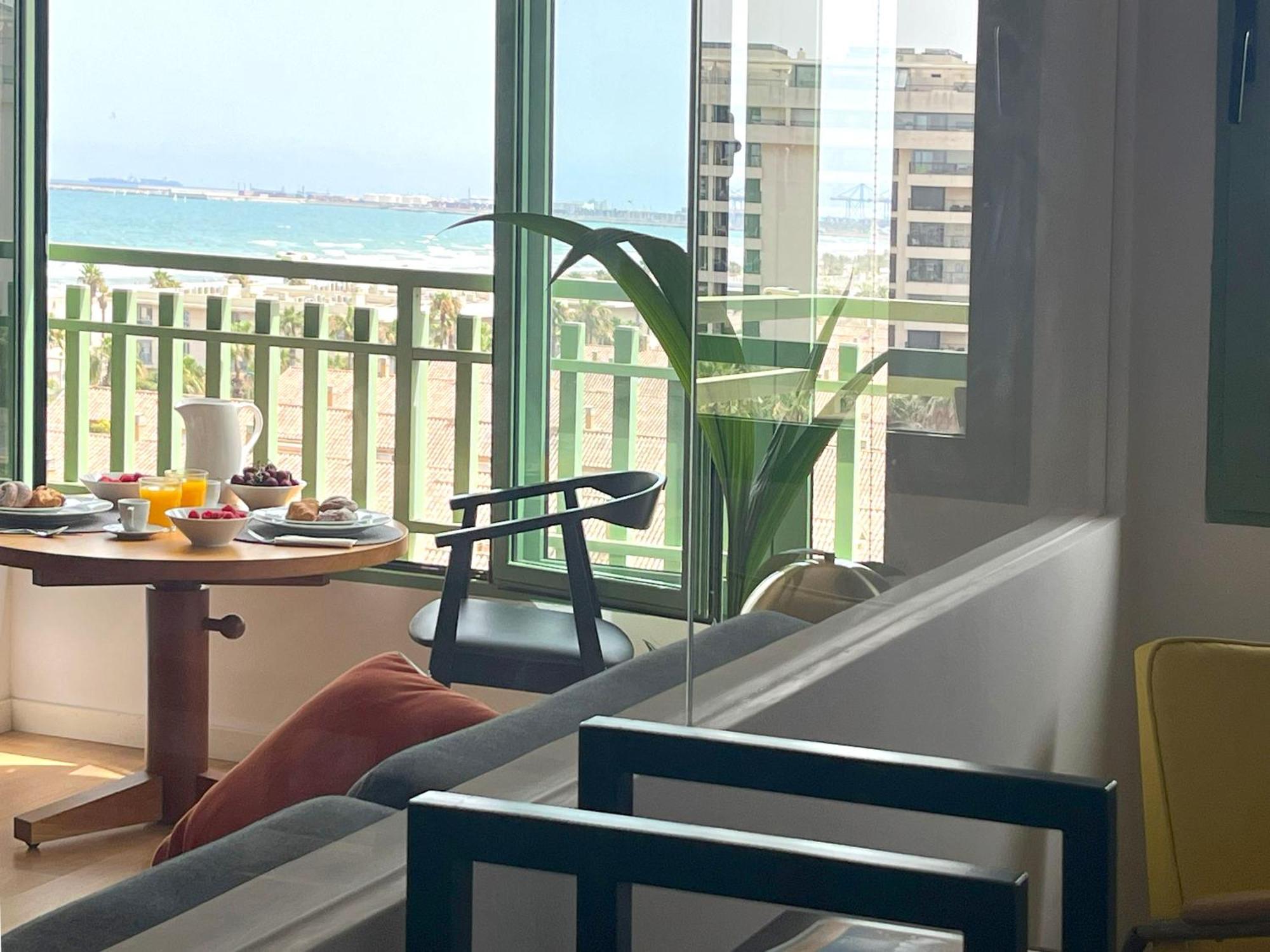 Stylish Well-connected Beachfront Flat Apartment Valencia