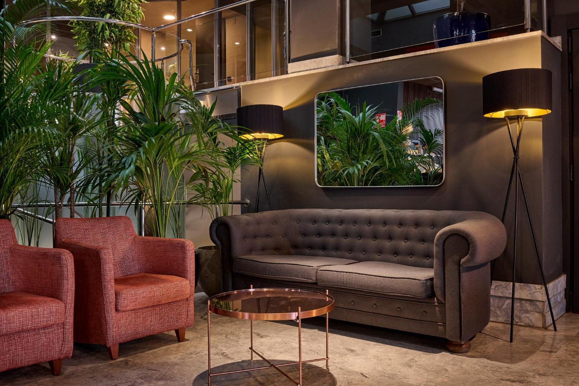 Malcom And Barret Hotel