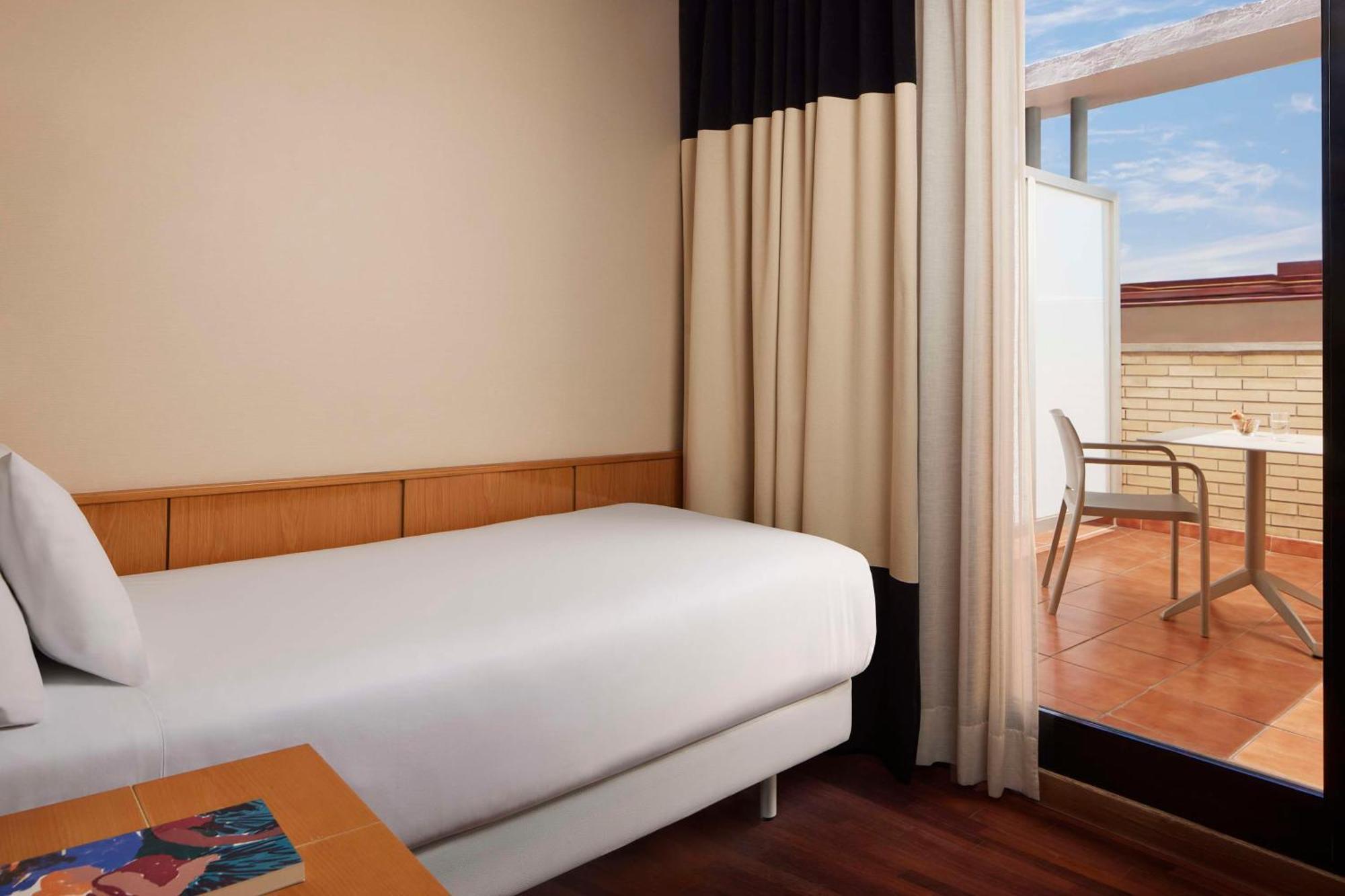 Nh Ciudad De Hotel 3*