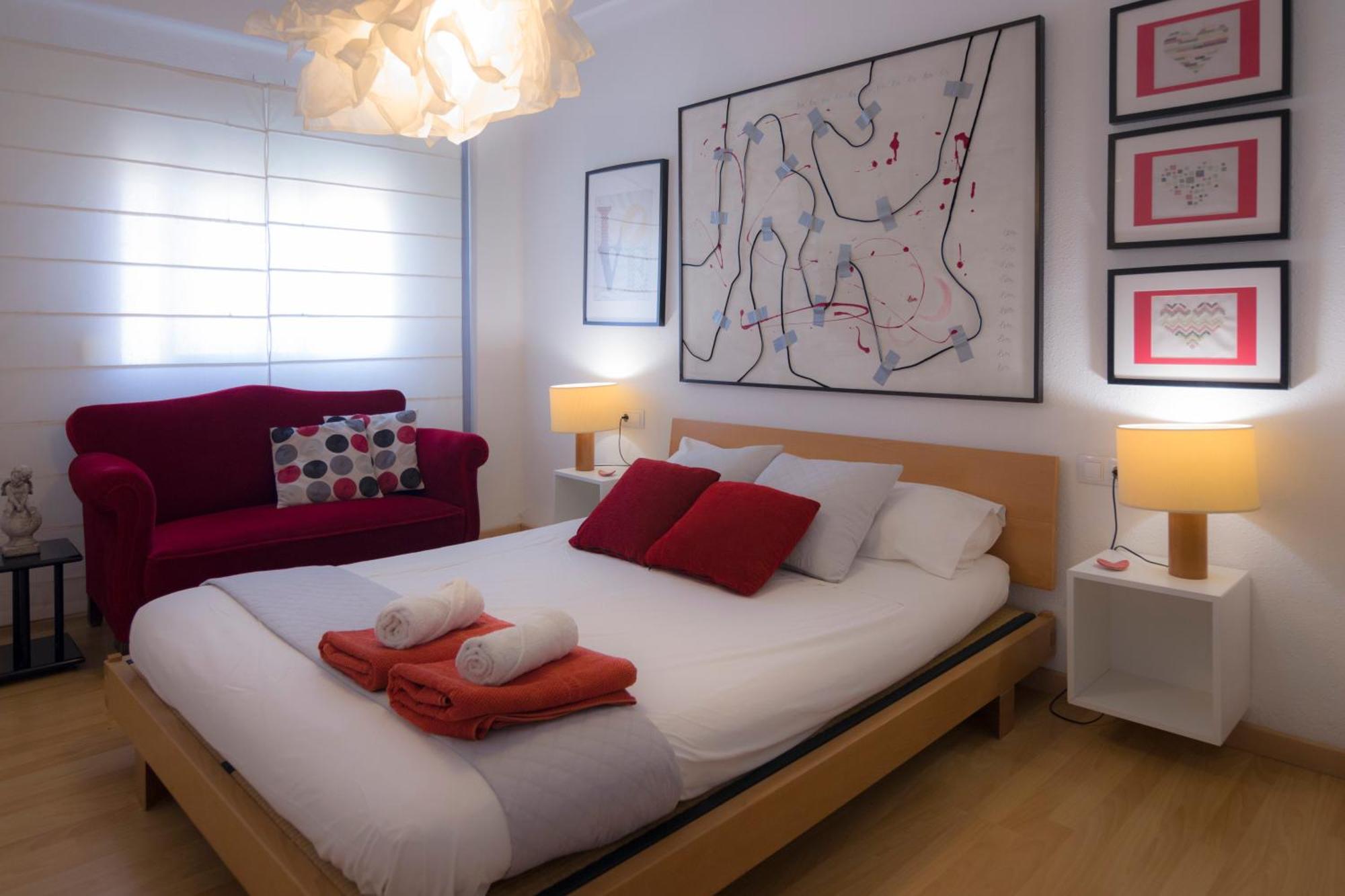 Apartment Luminoso. Comodo. Acogedor. Wifi. Junto A Ave