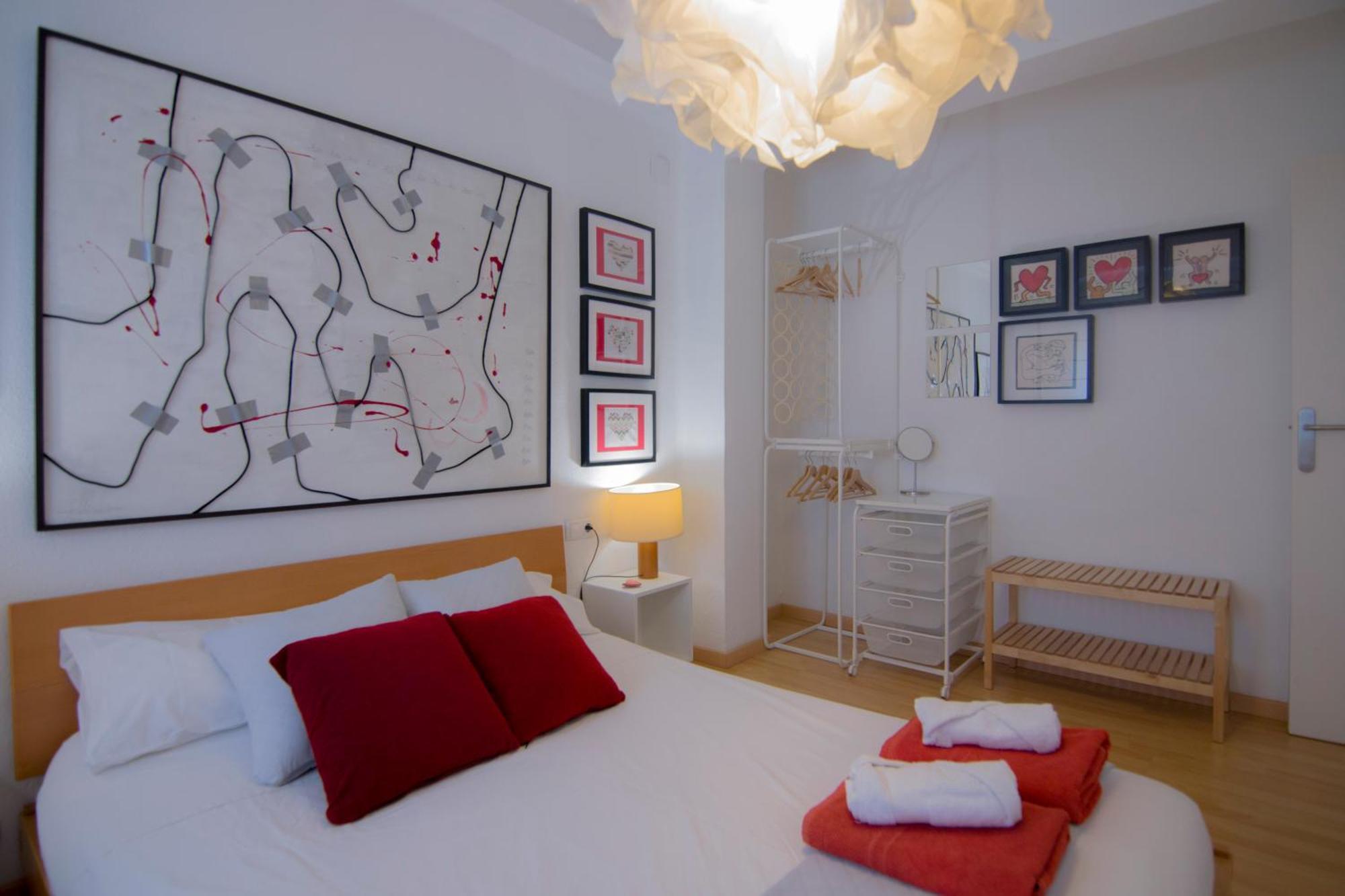 Luminoso. Comodo. Acogedor. Wifi. Junto A Ave Apartment
