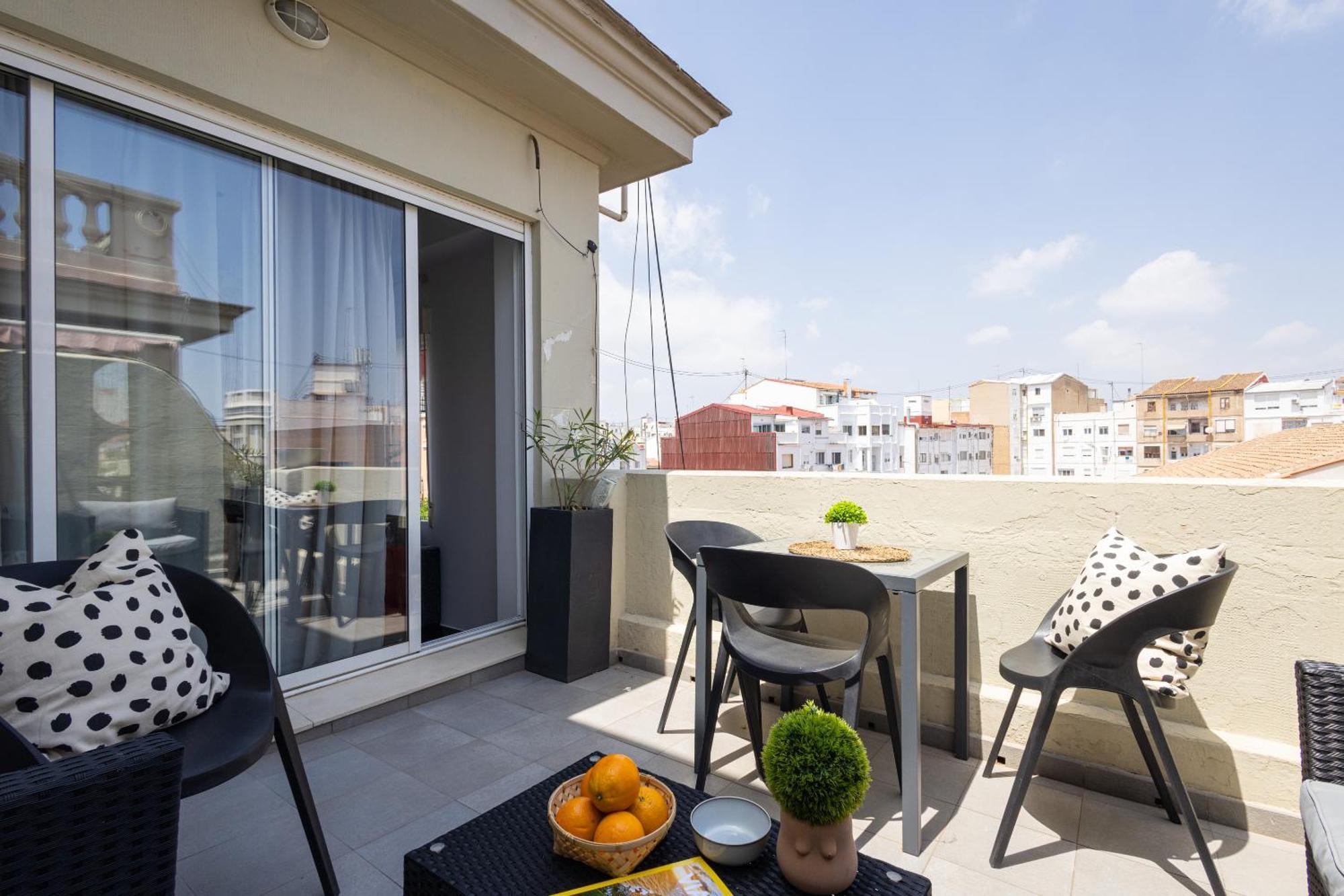 Florit Flats - Stylish 2 Bedroom Ac Wifi Terrace Attic In Center