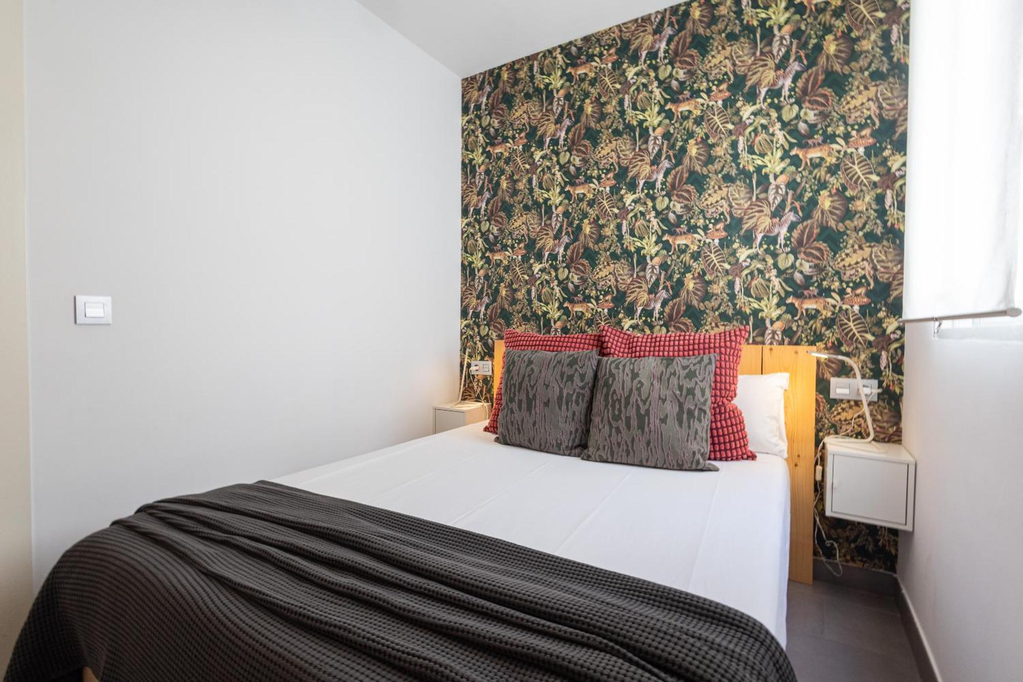 Florit Flats - Stylish 2 Bedroom Ac Wifi Terrace Attic In Center Apartment