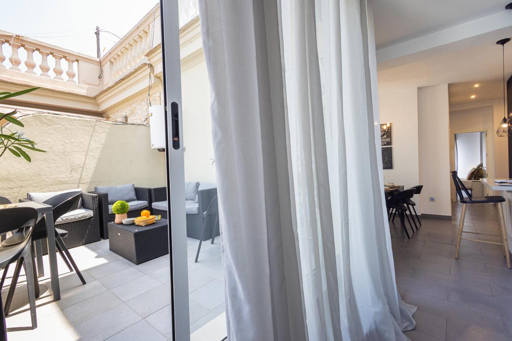 Florit Flats - Stylish 2 Bedroom Ac Wifi Terrace Attic In Center *