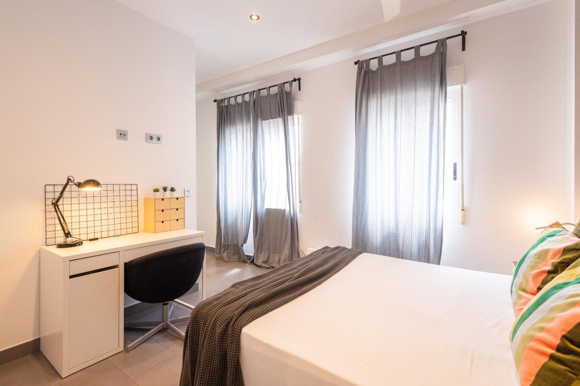 Florit Flats - Stylish 2 Bedroom Ac Wifi Terrace Attic In Center *
