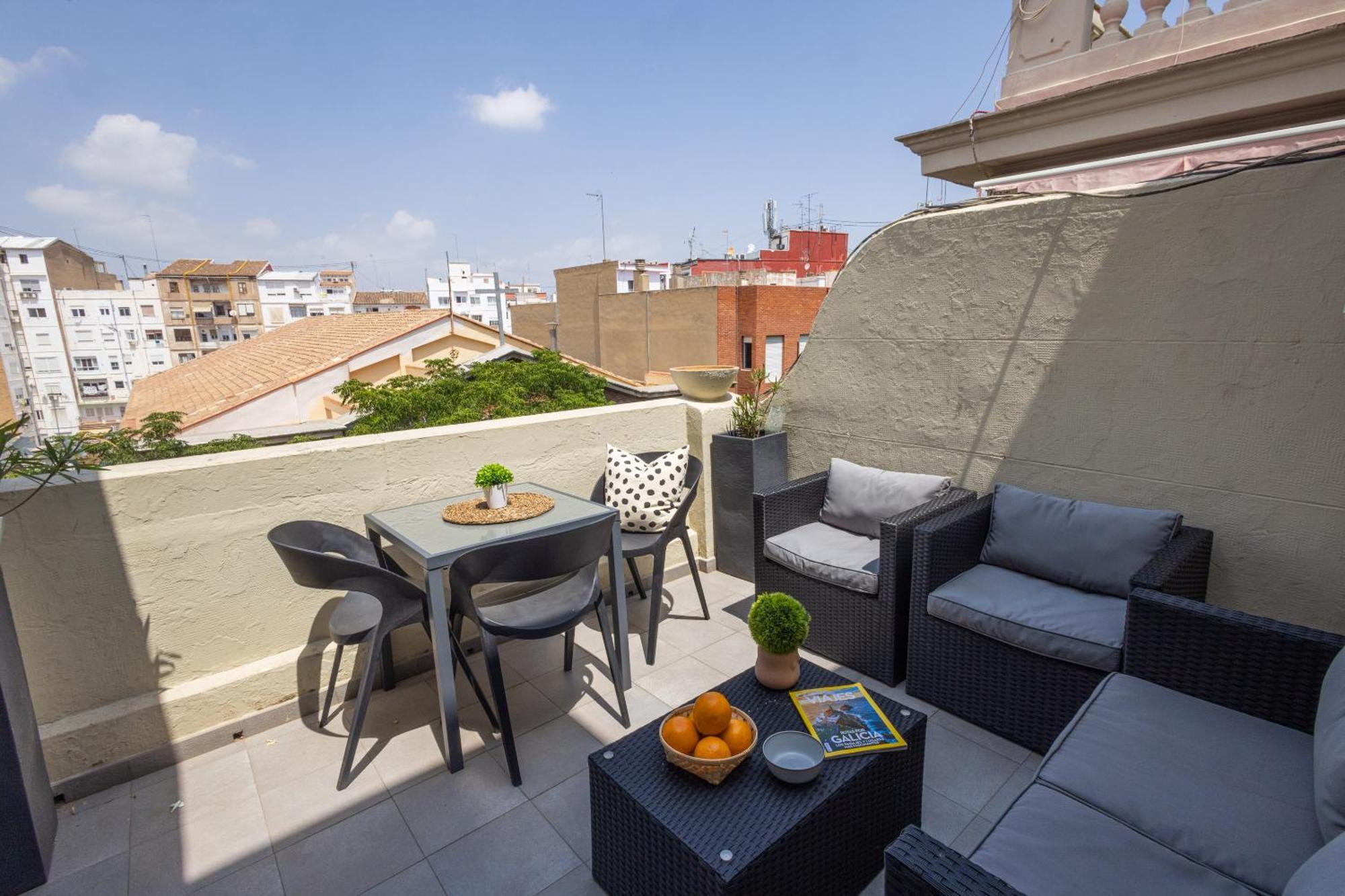 Florit Flats - Stylish 2 Bedroom Ac Wifi Terrace Attic In Center