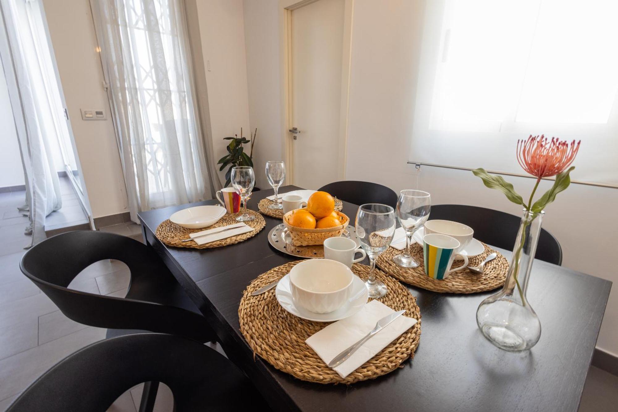 Florit Flats - Stylish 2 Bedroom Ac Wifi Terrace Attic In Center Apartment