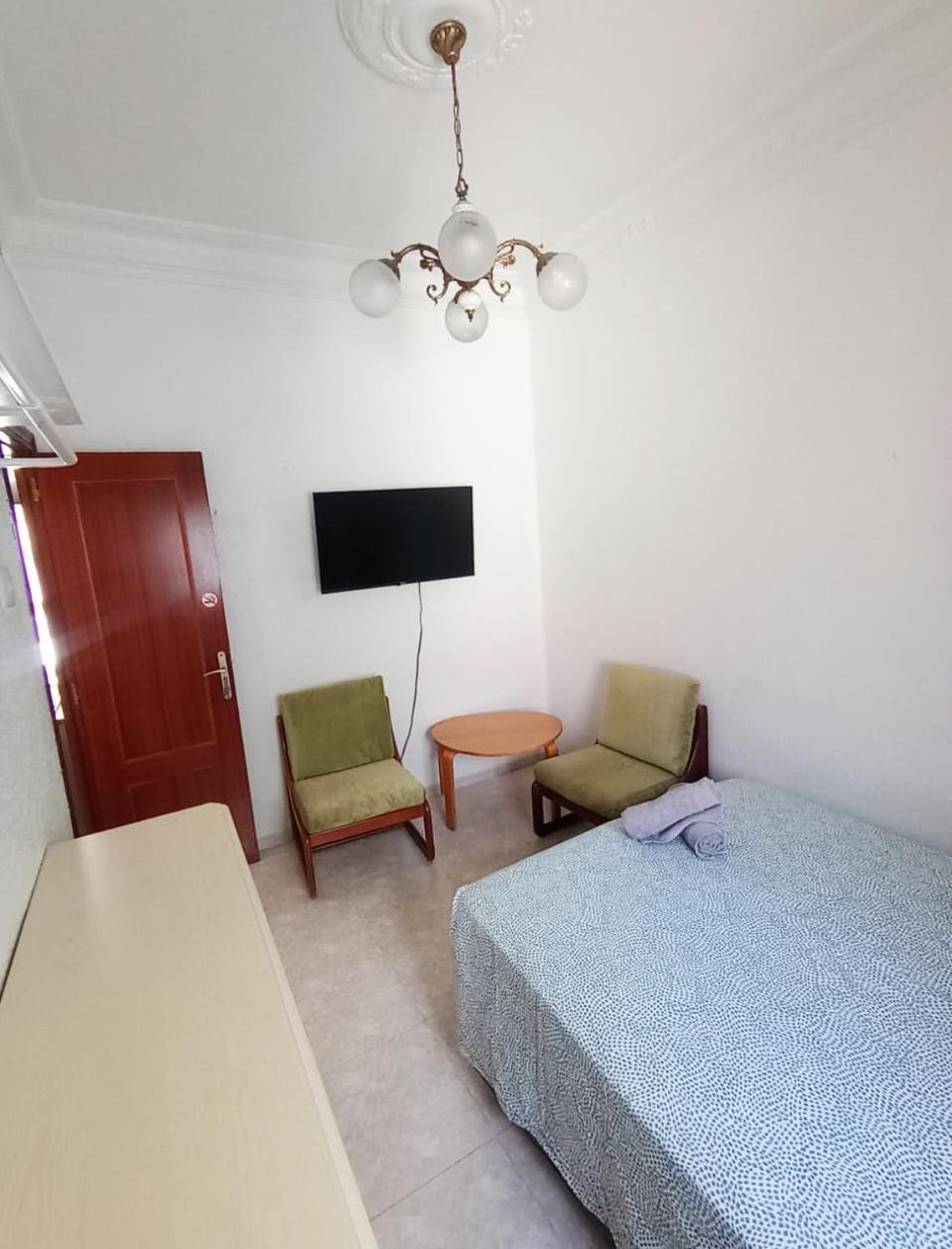 La Malvarrosa In Shared Homestay Valencia