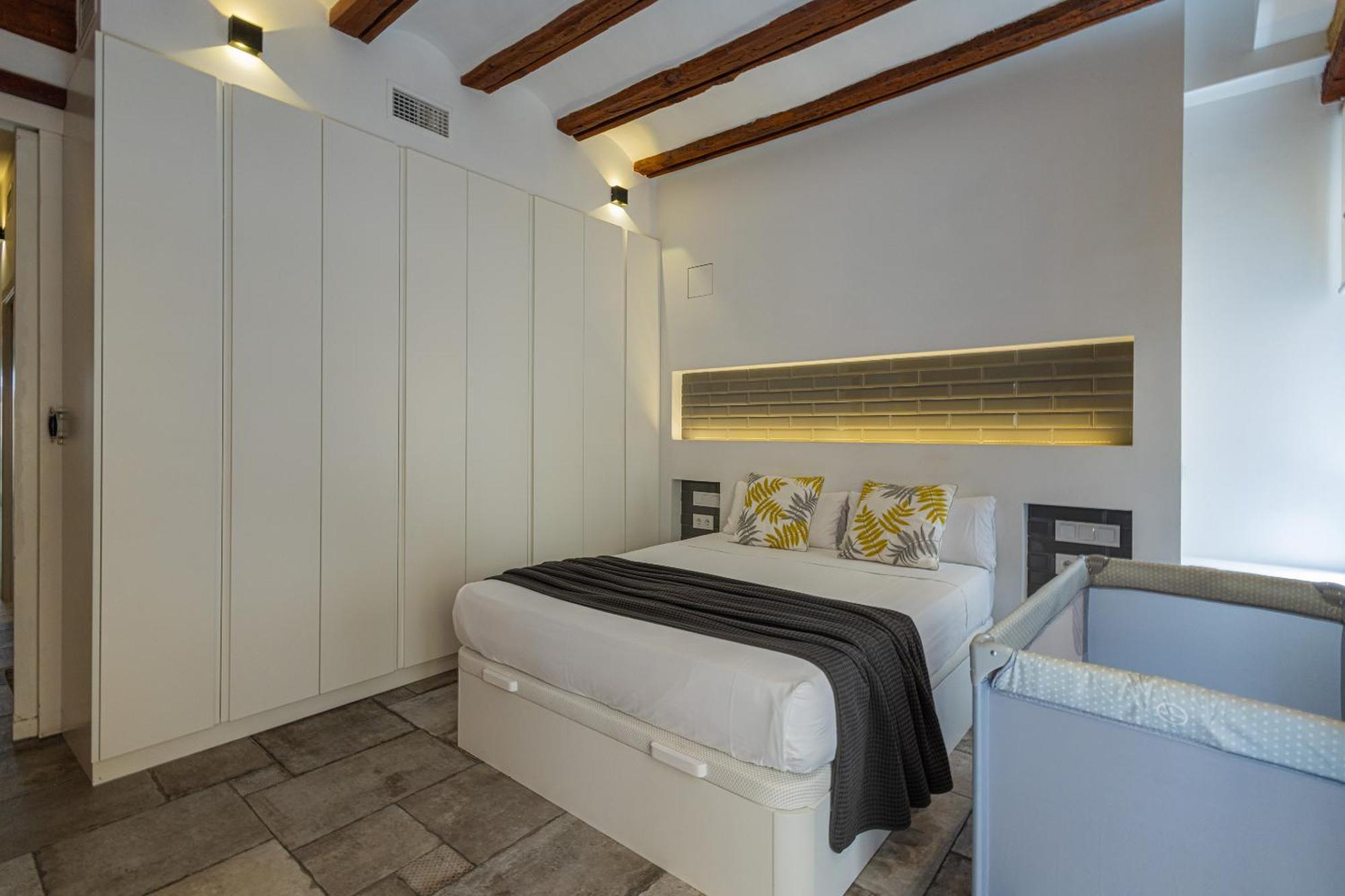 Florit Flats - Center Modern 1br 2bth Terrace Wi-fi Ac Apartment *