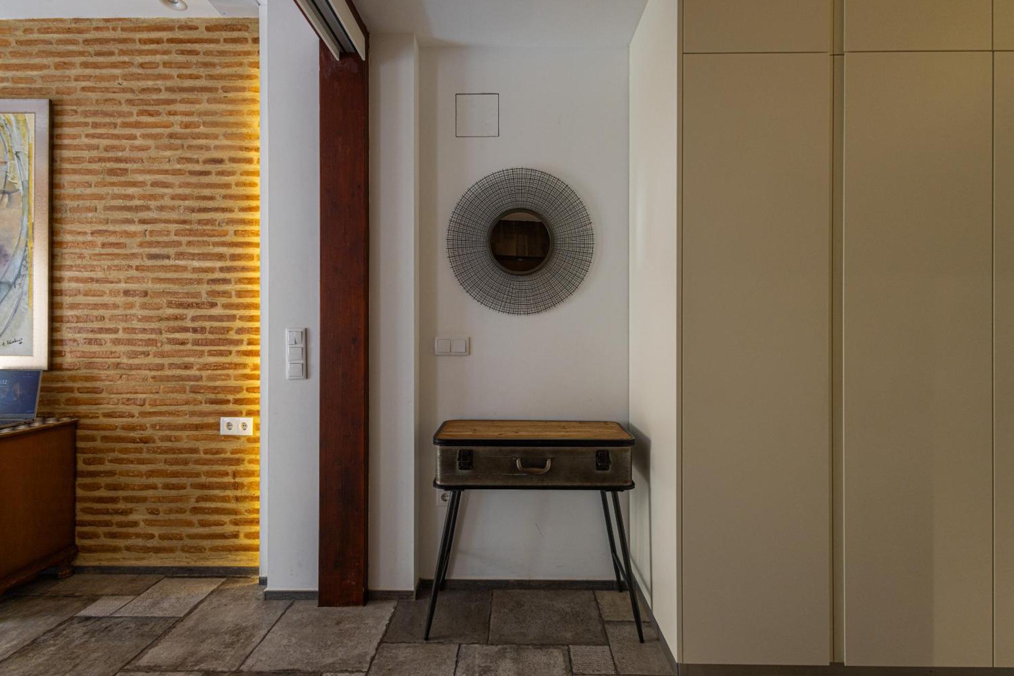 Florit Flats - Center Modern 1br 2bth Terrace Wi-fi Ac Apartment *