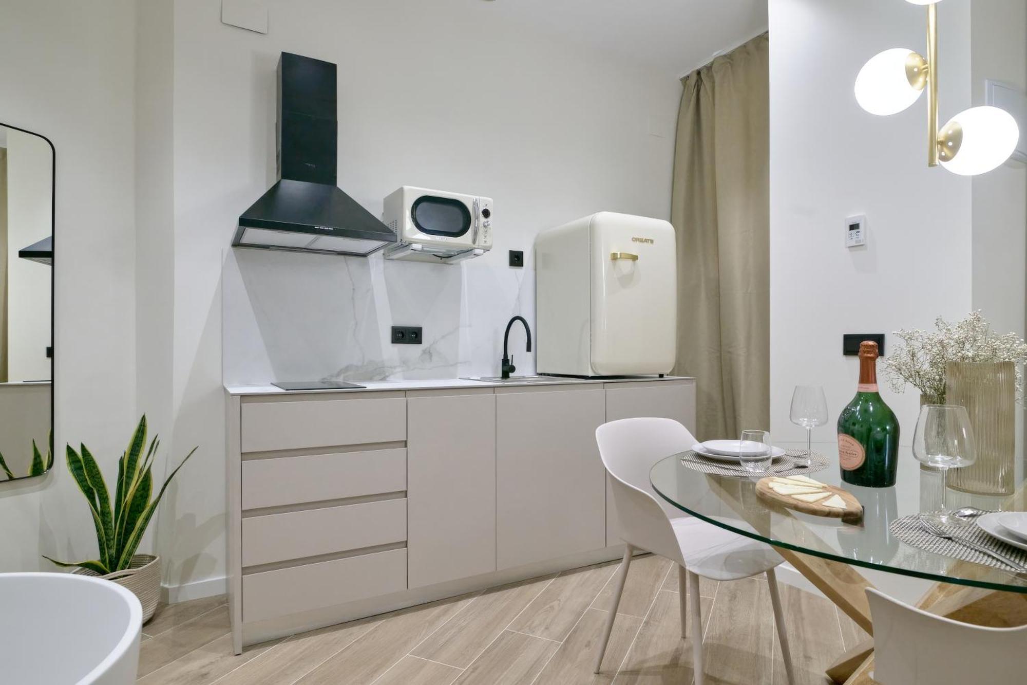 Apartment Romantic N1 Oceanografico By Virkin *