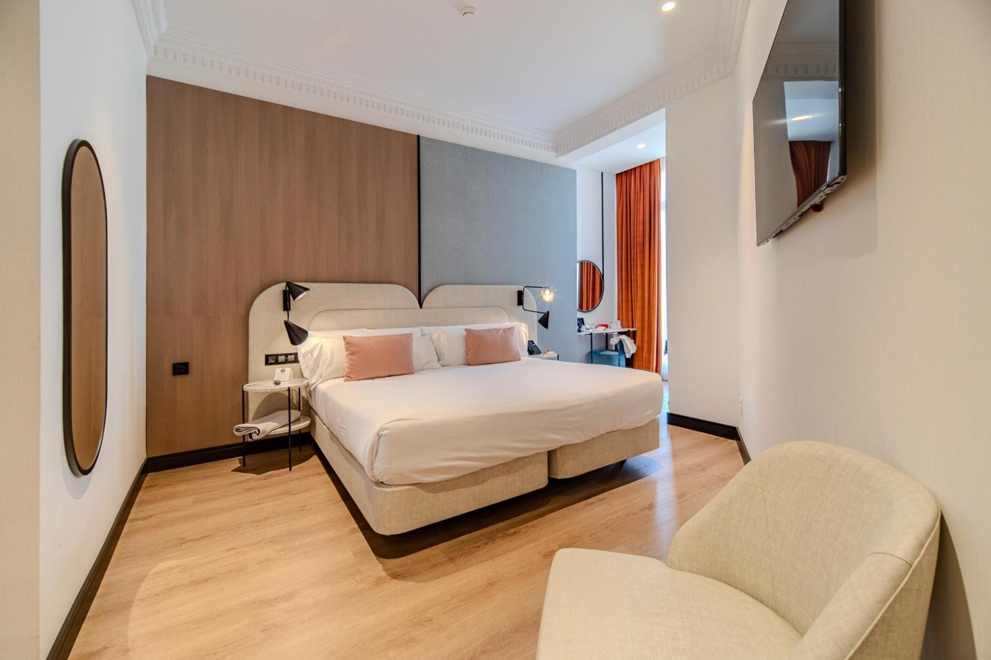Soho Boutique Turia Hotel 4*