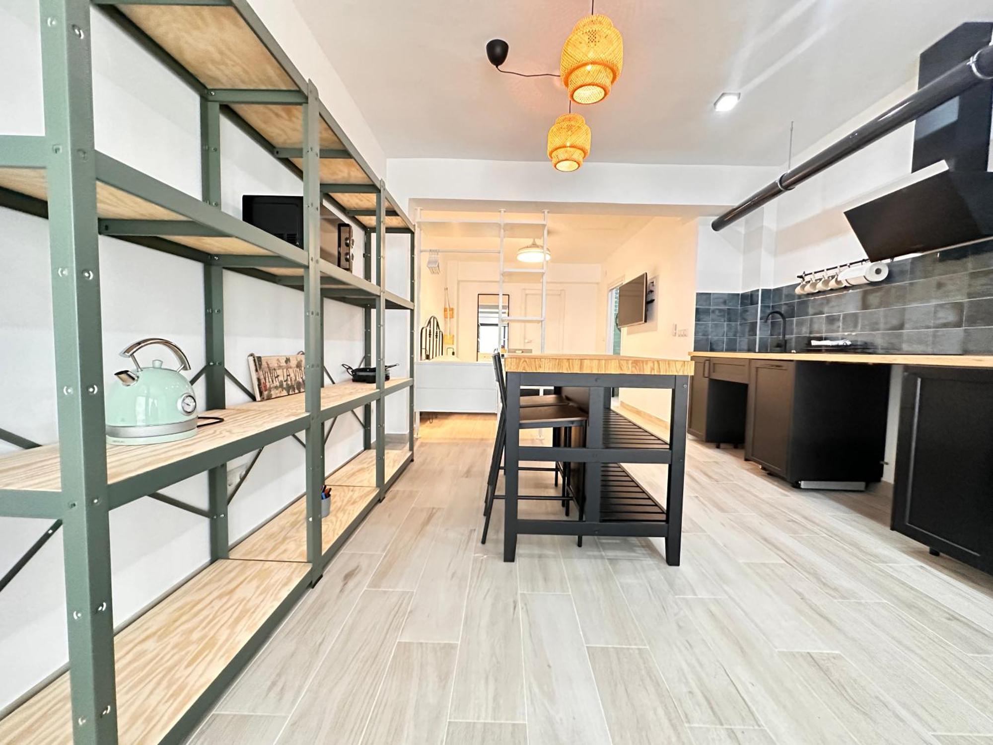 Alberola Industrial Style Apartment