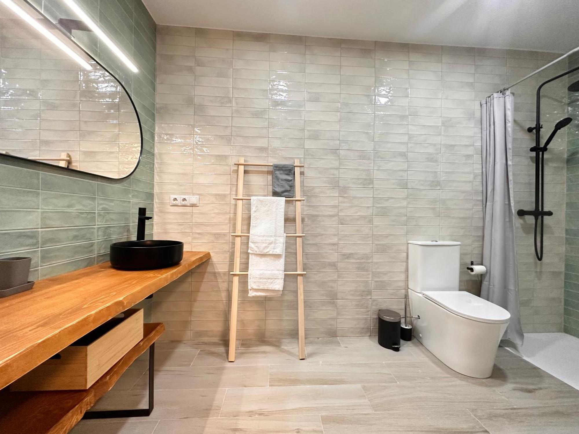 Alberola Industrial Style Apartment *