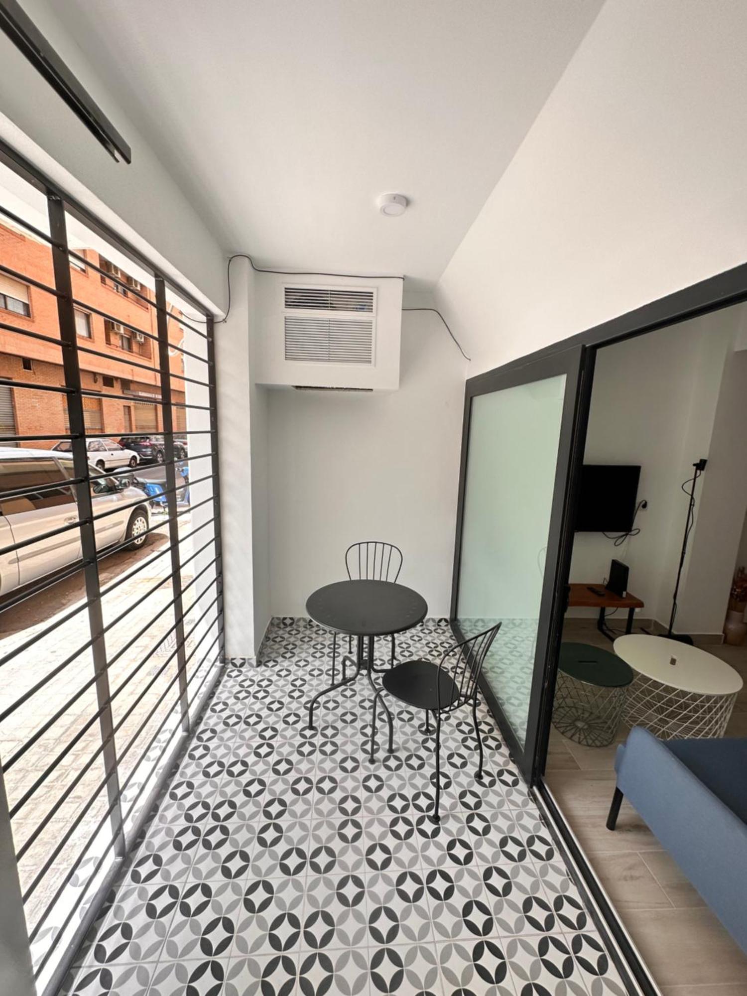 Alberola Industrial Style Apartment *