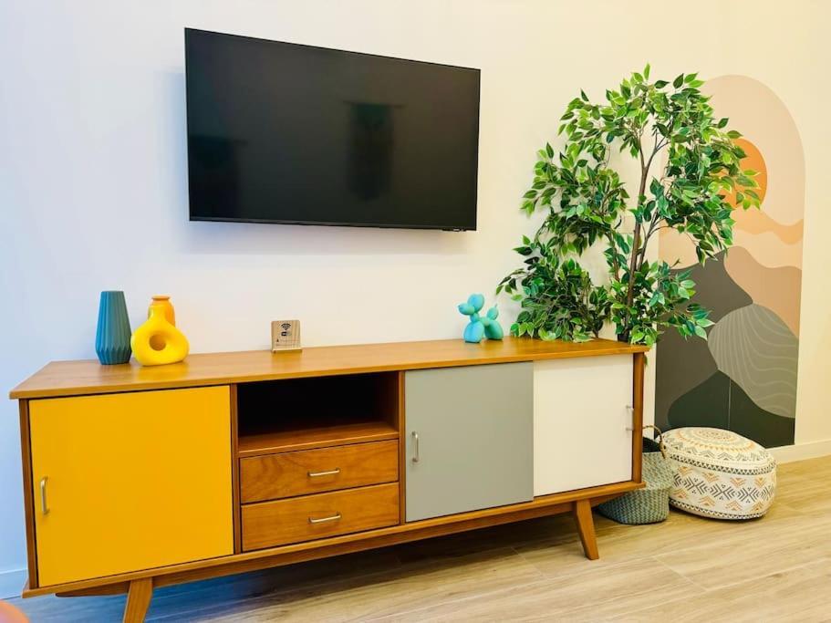 Apartment Color & Design Next To Russafa Soho *