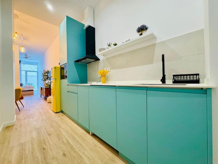 Color & Design Next To Russafa Soho Apartment *