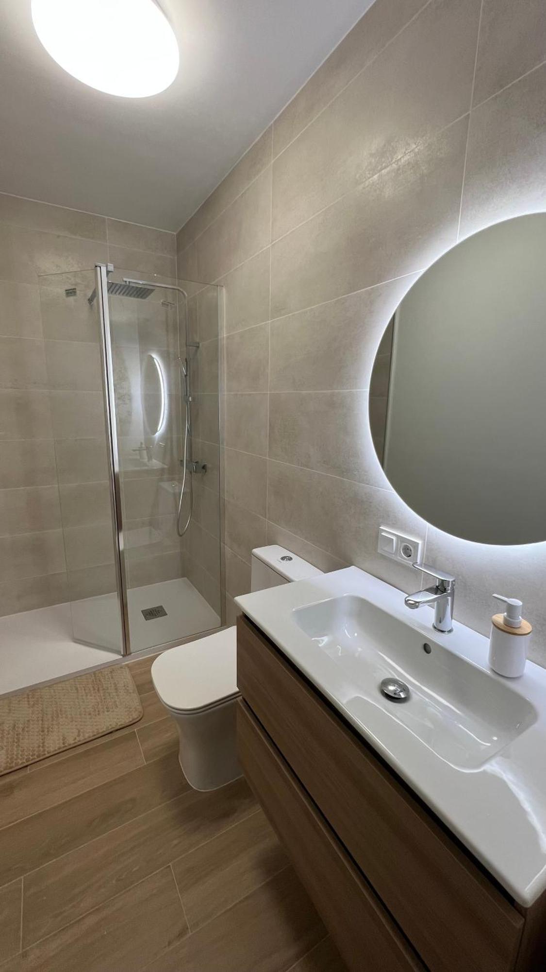 Habitacion Muy Grande Con Balcon Privado En Apartamento En Buena Zona