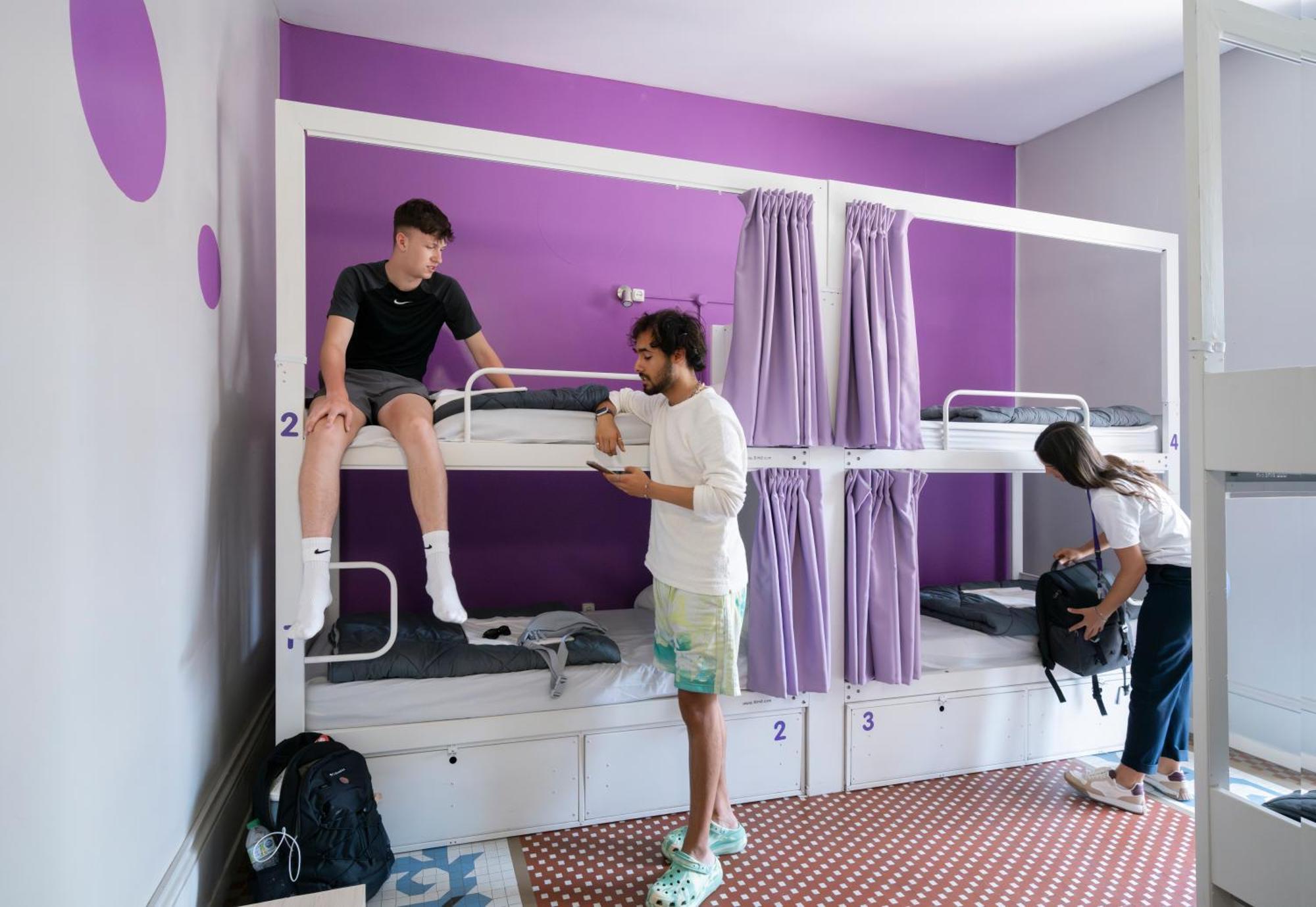 Hostel Purple Nest *