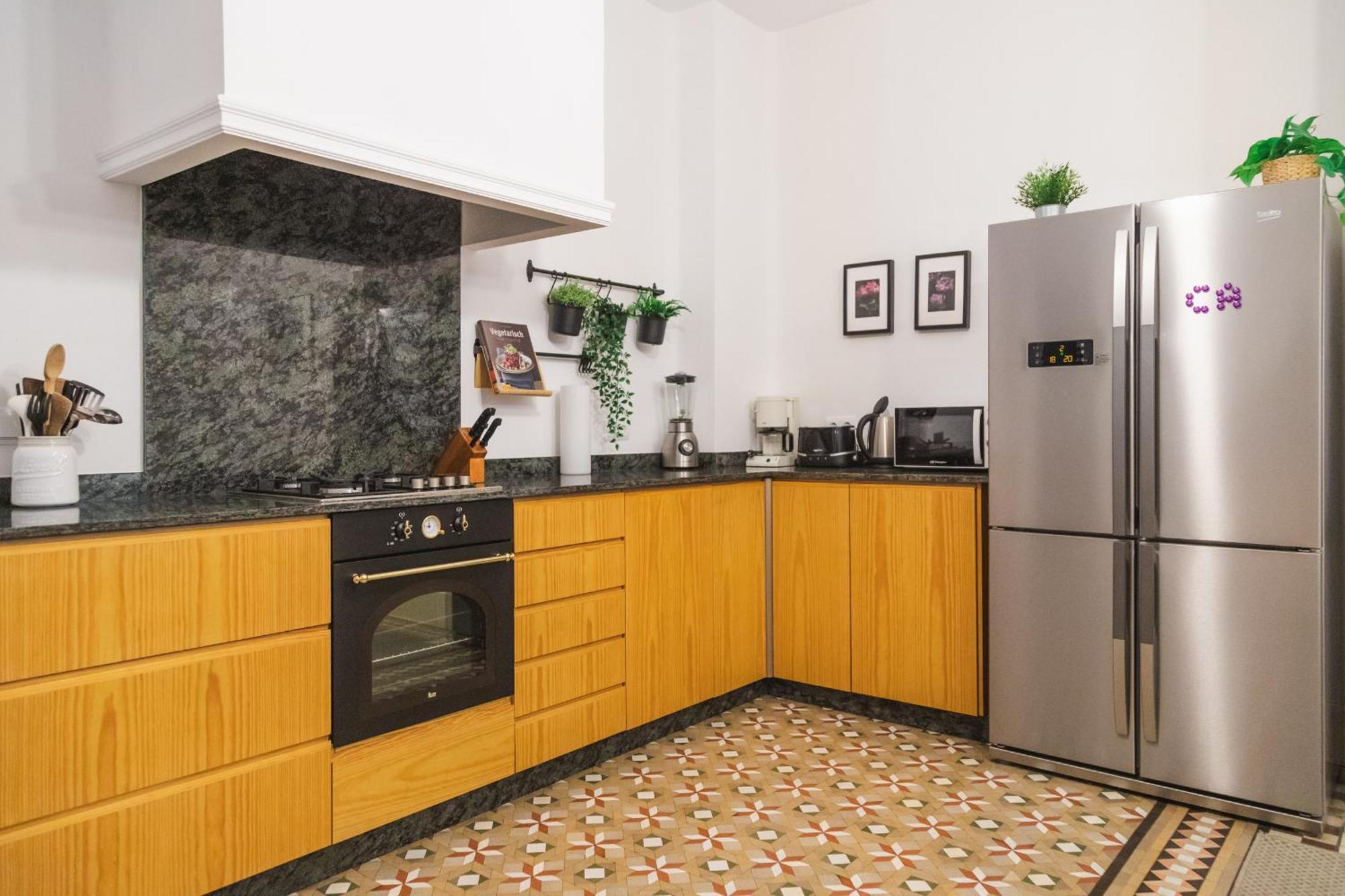 Singularstays Ms Rogers Valencia