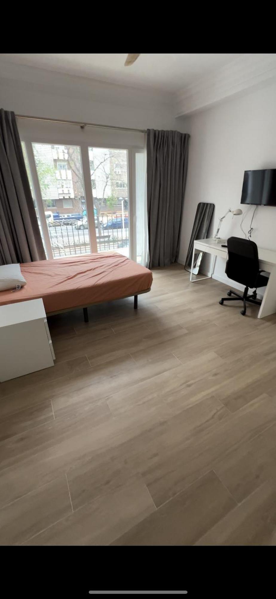 Homestay Habitacion Muy Grande Con Balcon Privado En Apartamento En Buena Zona