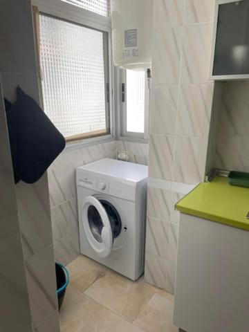 Matrimonio En Vivienda Compartir Recien Reformada *