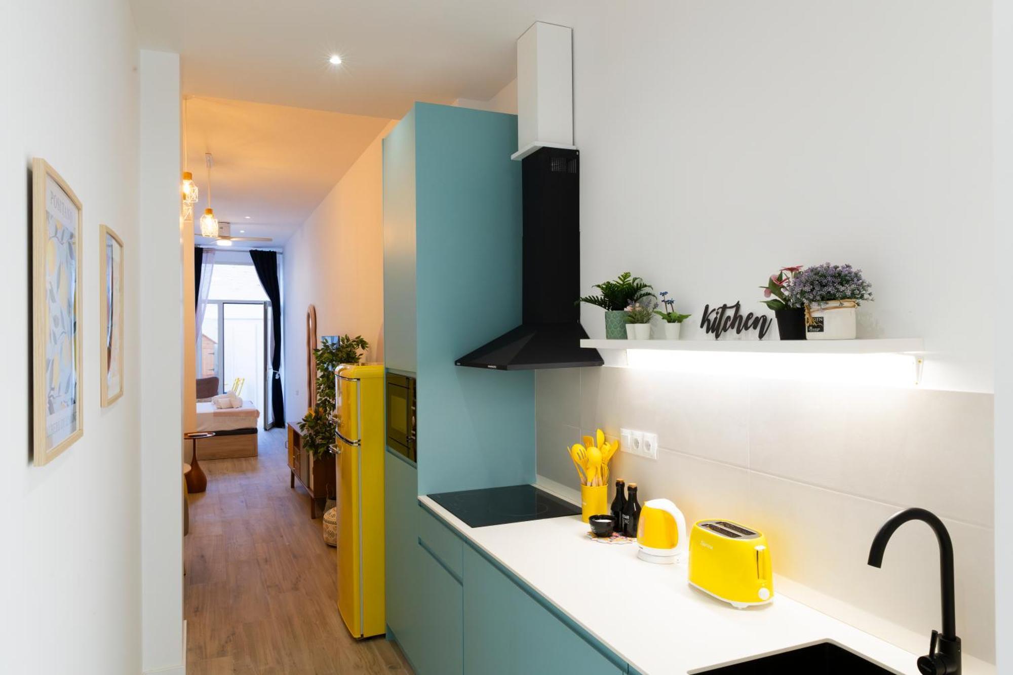 Color & Design Next To Russafa Soho Apartment