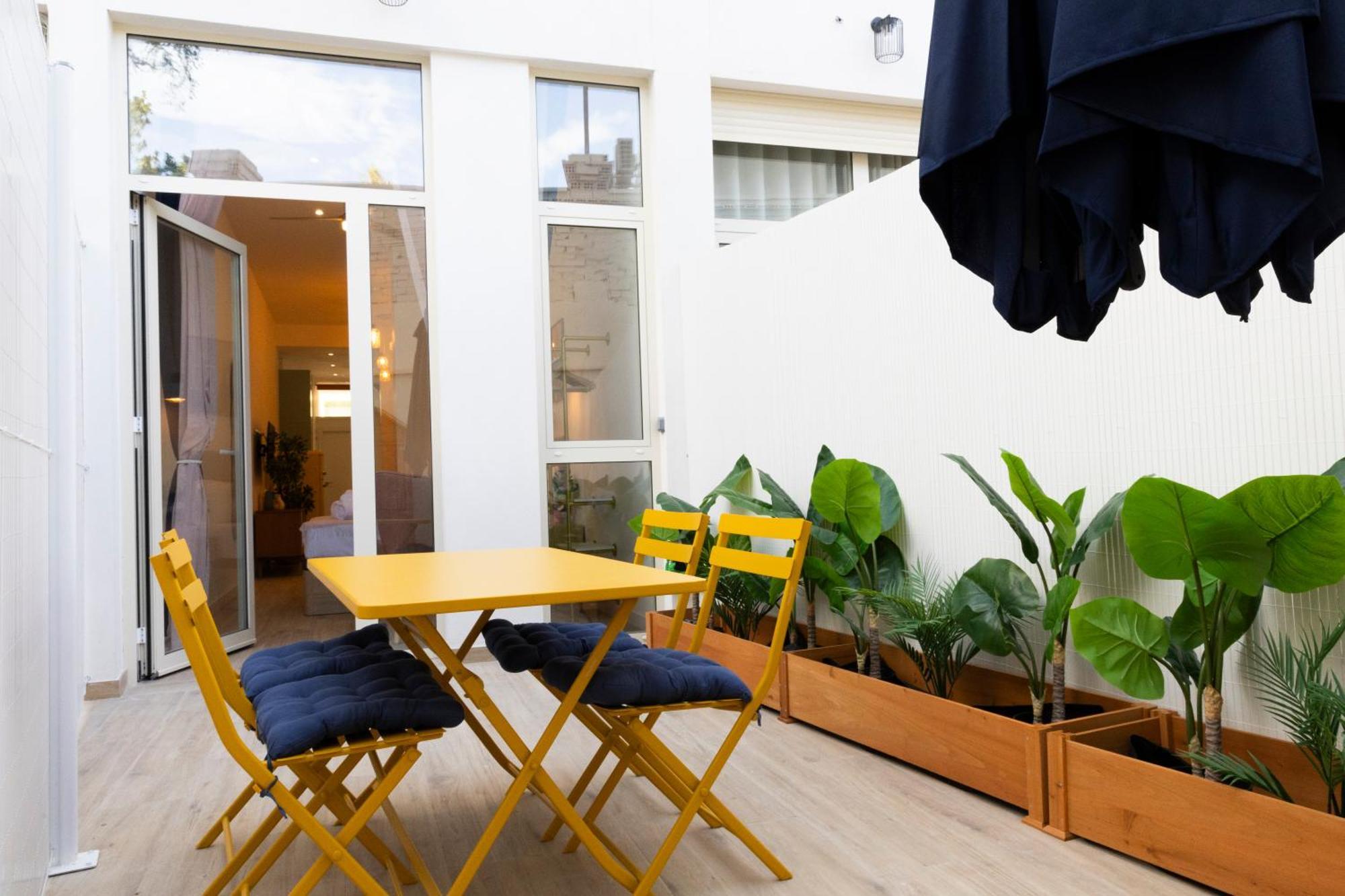 Color & Design Next To Russafa Soho Apartment *