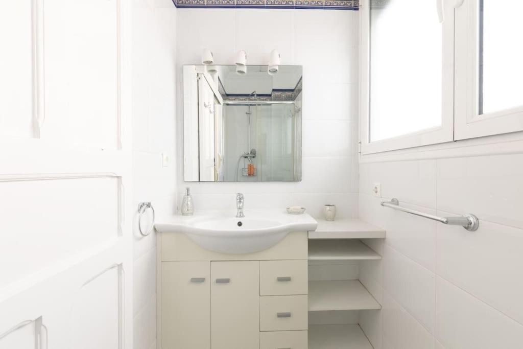 Sleeps 6 Fast Wi-fi 2 Bathrooms * Valencia
