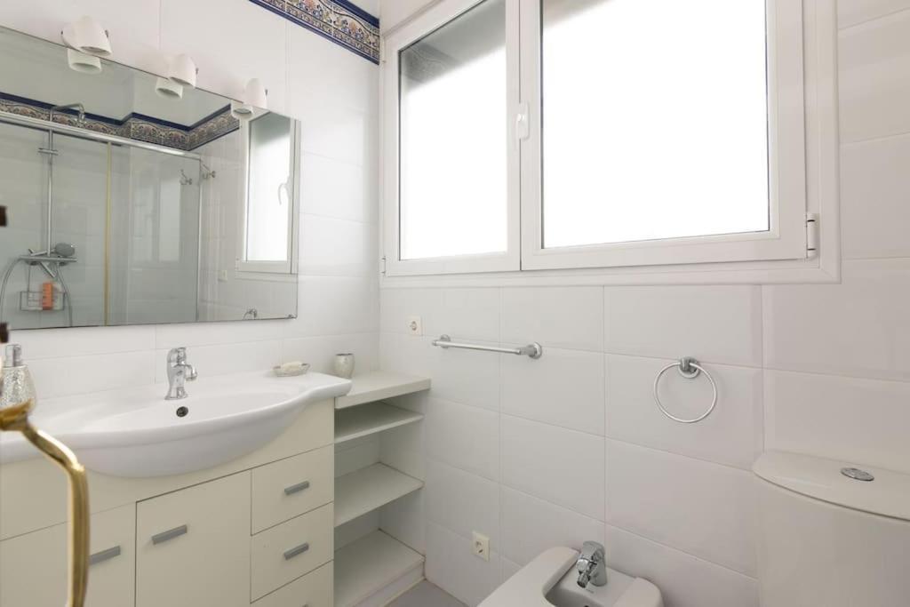 Apartment Sleeps 6 Fast Wi-fi 2 Bathrooms