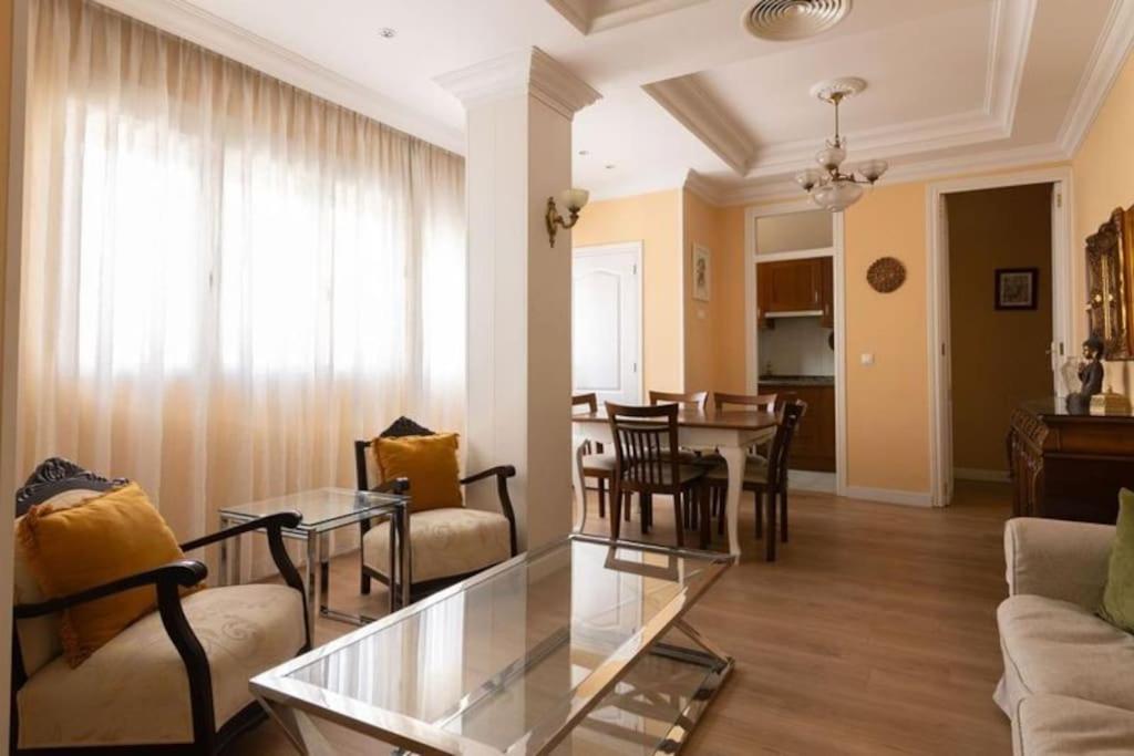 Sleeps 6 Fast Wi-fi 2 Bathrooms Apartment *