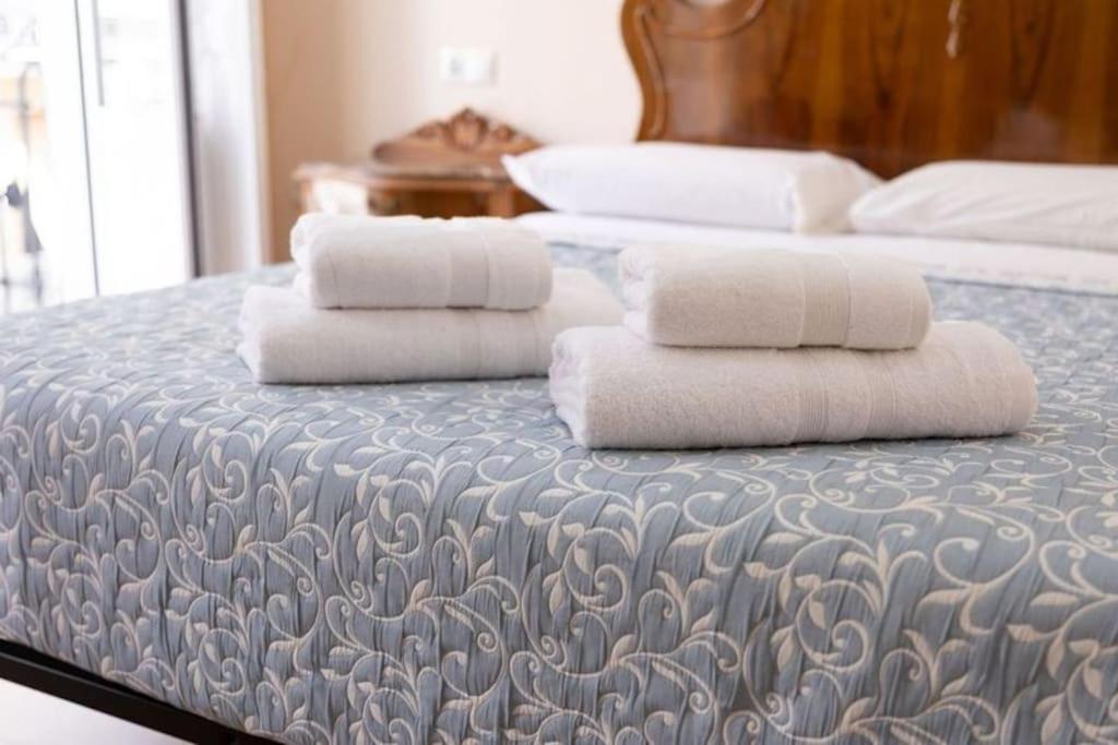 Sleeps 6 Fast Wi-fi 2 Bathrooms Apartment Valencia