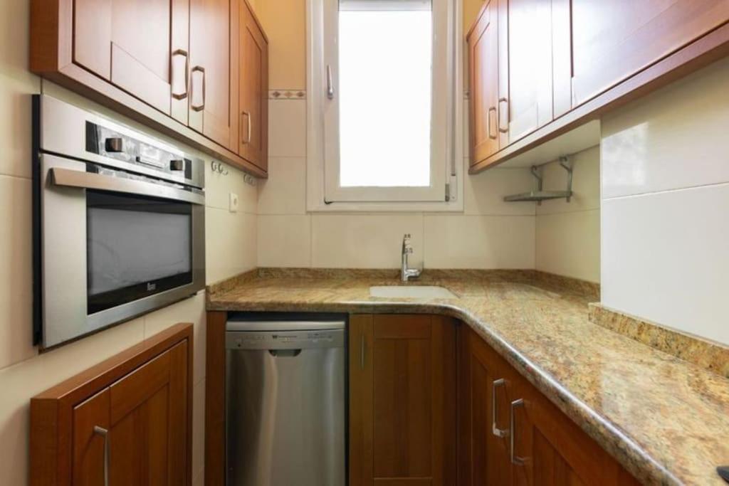 Apartment Sleeps 6 Fast Wi-fi 2 Bathrooms