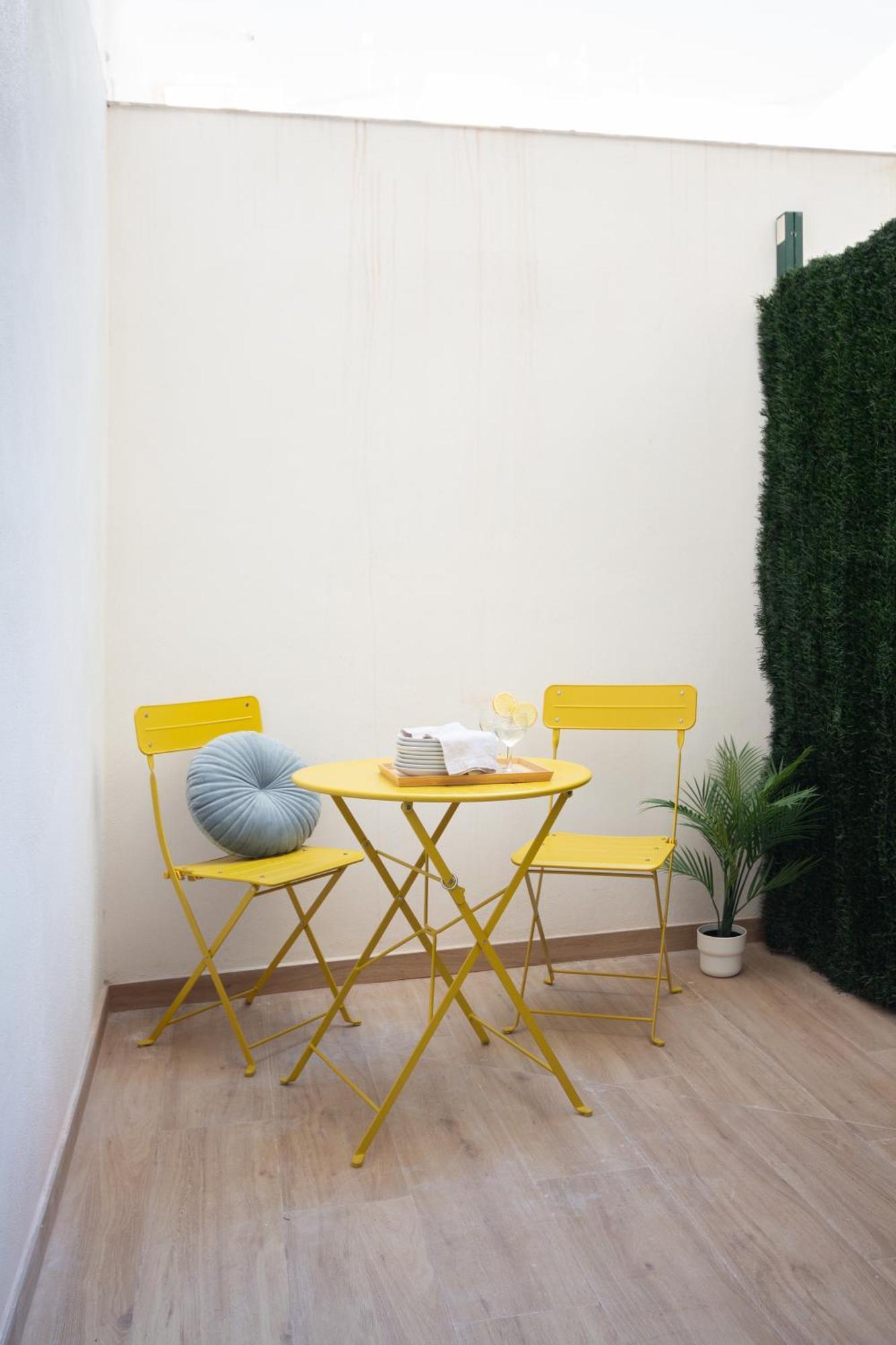 Bed & Breakfast Vlc Host- Fray Pedro *