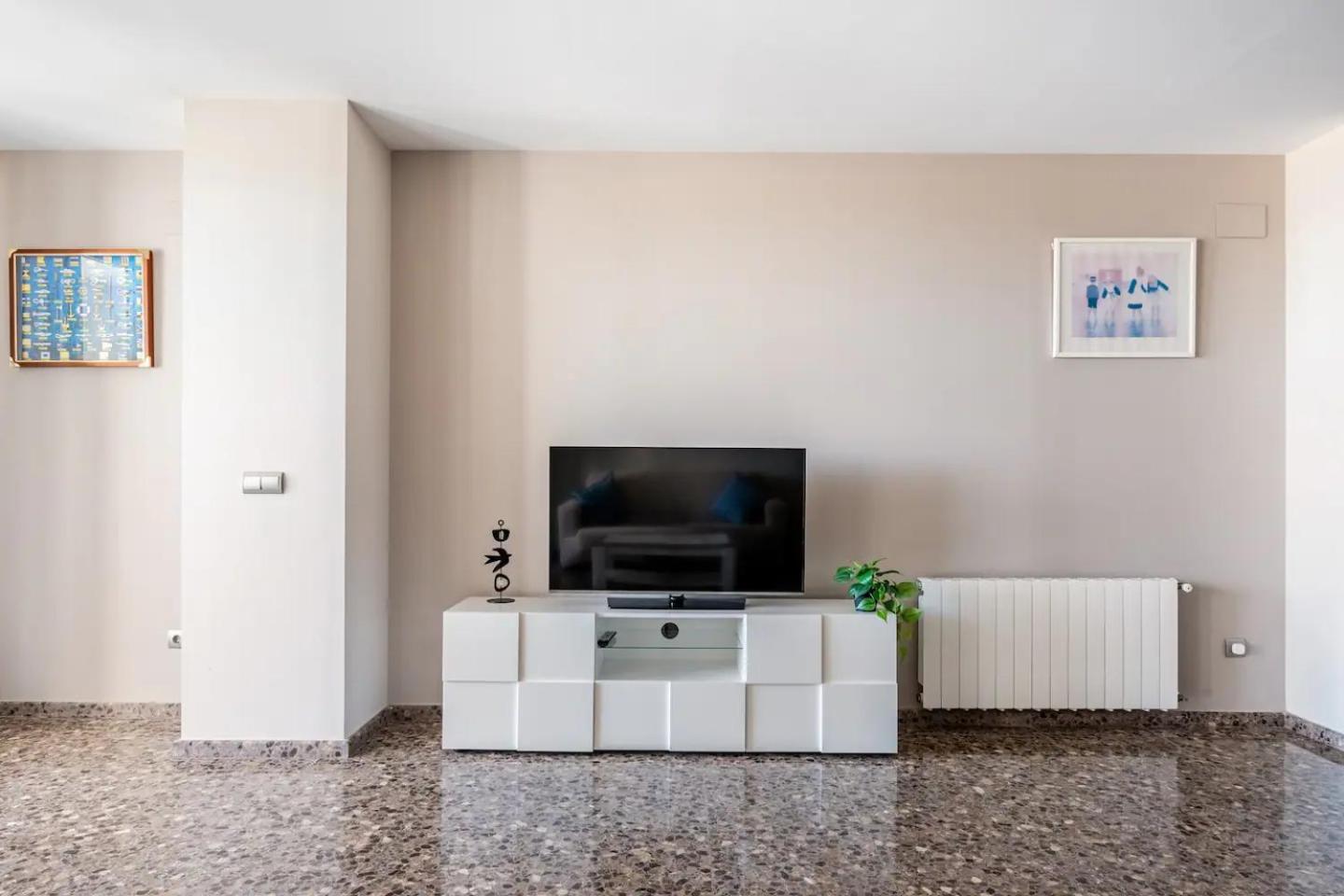 Moderno Con Vistas Al Mar En *