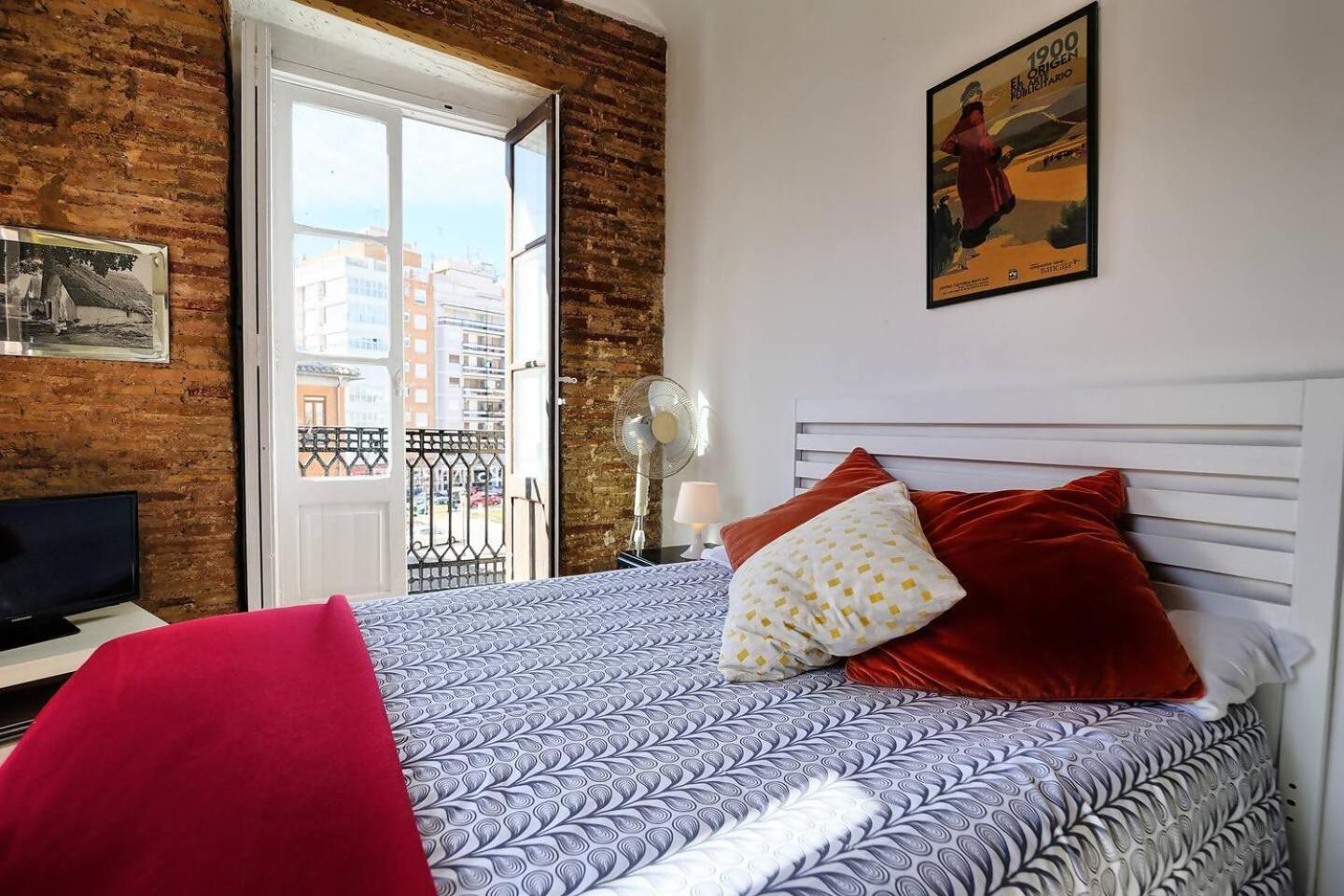 Charming In The Center Apartment