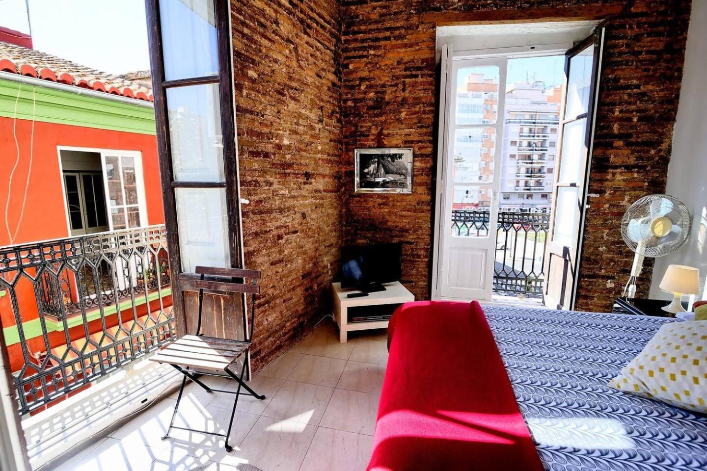 Charming In The Center Apartment