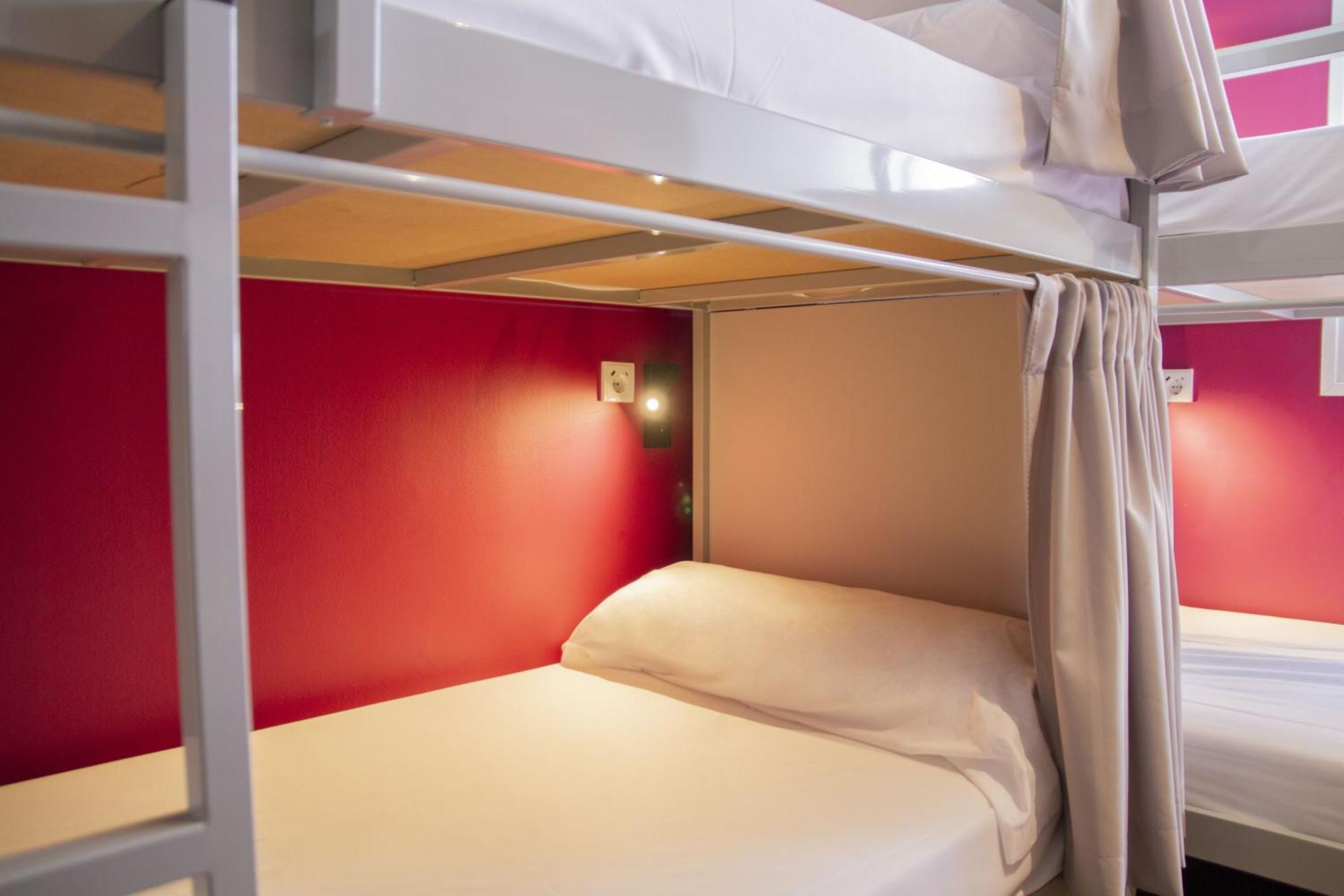 Room00 Hostel