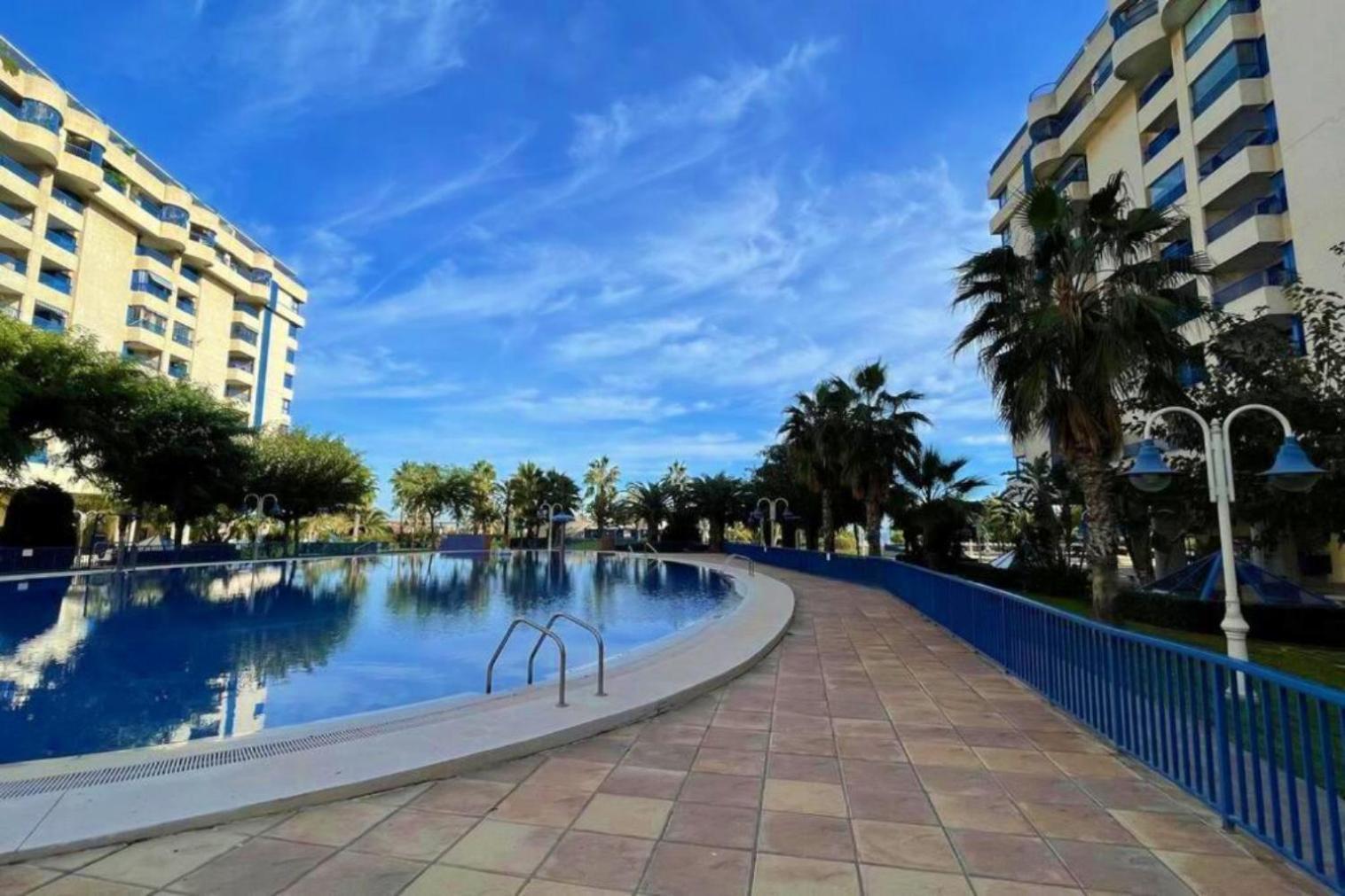 Apto. Luminoso Con Vistas En Playa De La Patacona Apartamento Valência