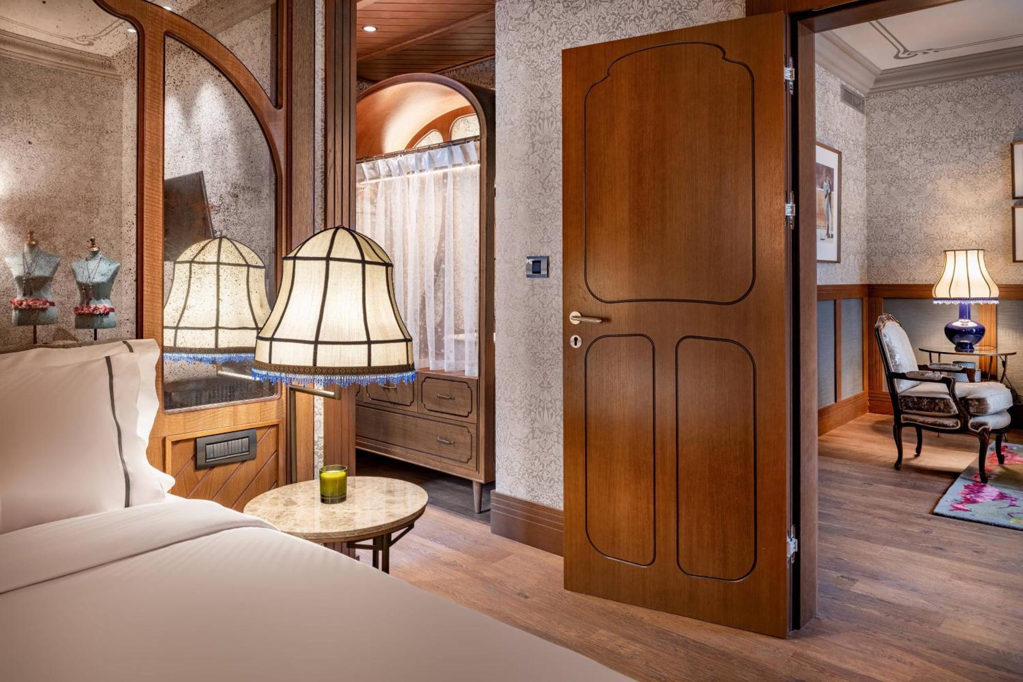 Palacio Santa Clara, Autograph Collection 4*